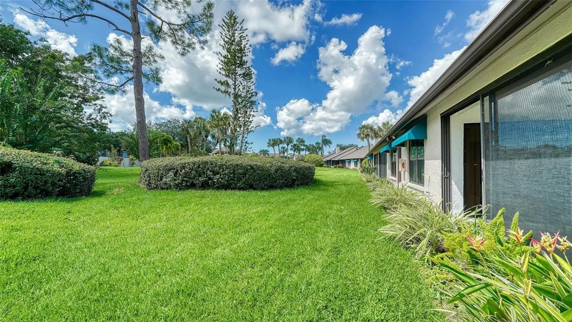 Property Slideshow image 12 of 59 | 5956 clubside dr # 7651, Sarasota, FL, 34243