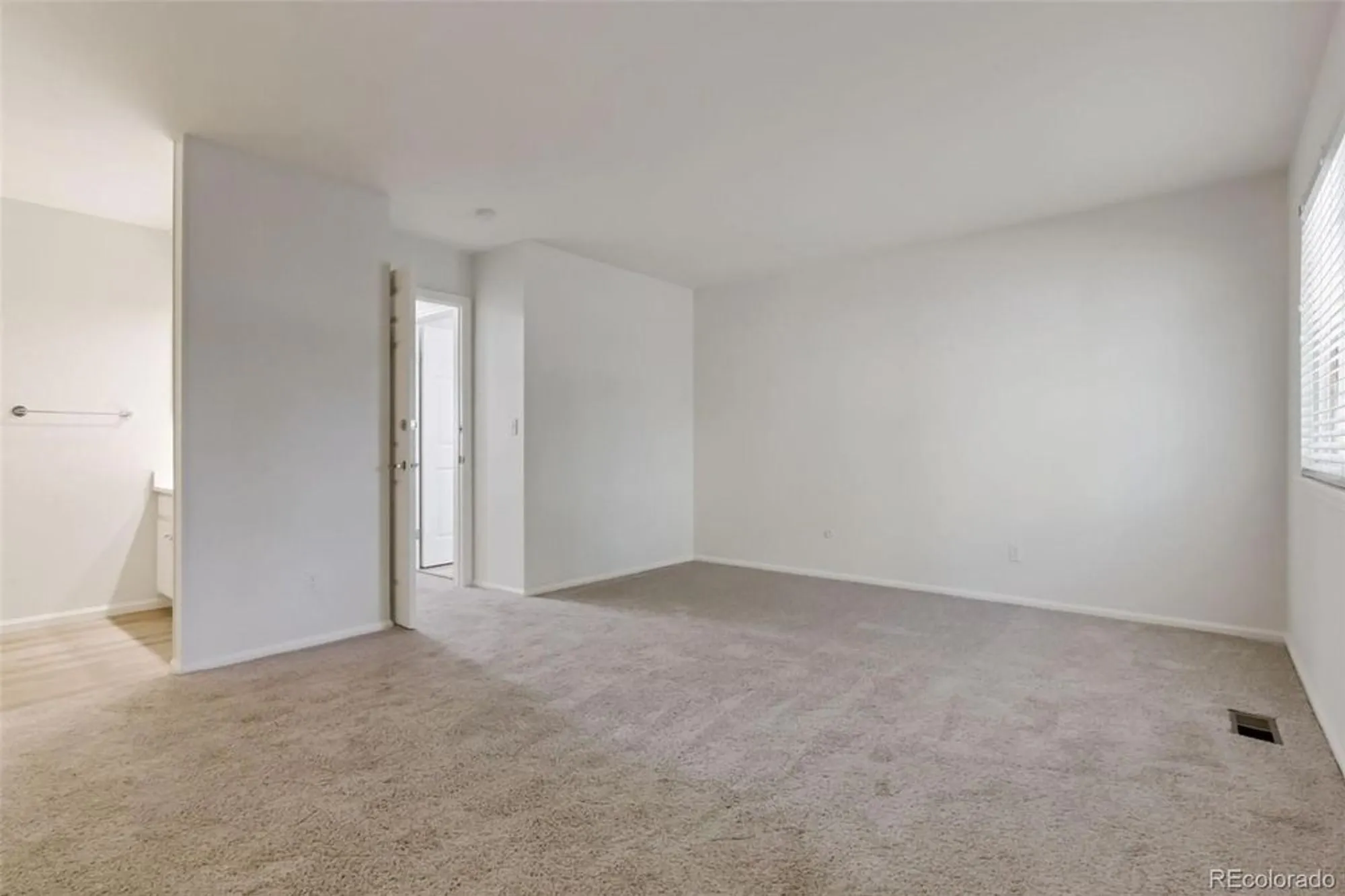 Property Slideshow image 15 of 49 | 13886 e linvale pl, Aurora, CO, 80014