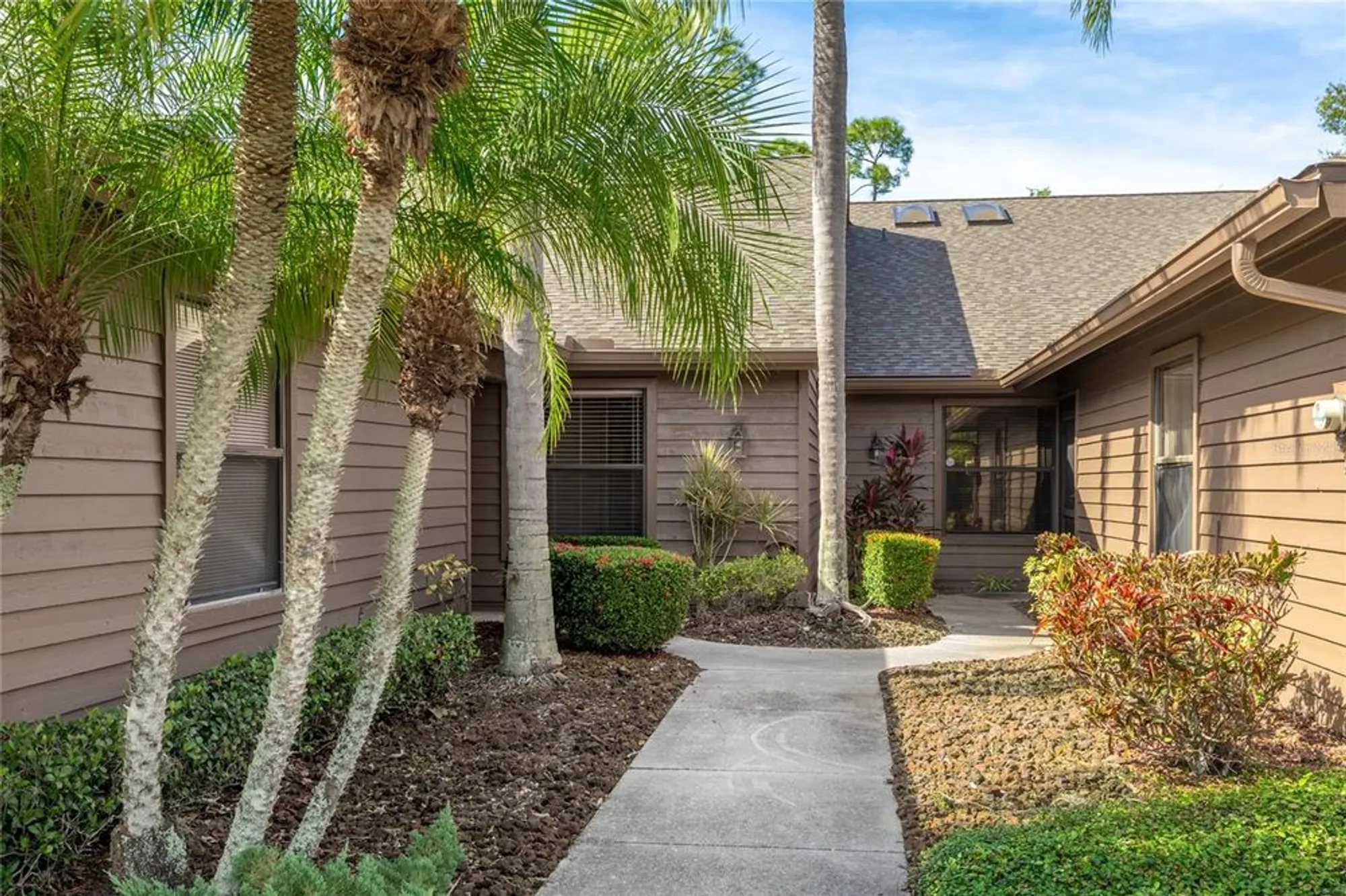 Property Slideshow image 3 of 44 | 7106 saint andrews ln, Sarasota, FL, 34243