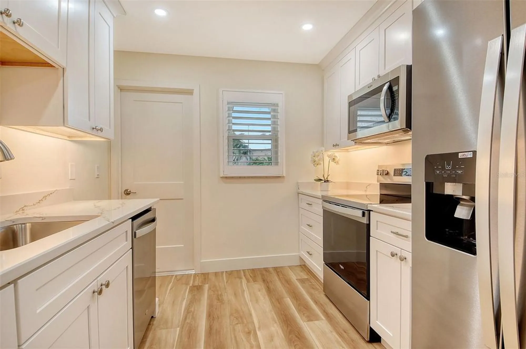 Property Slideshow image 22 of 65 | 119 whispering sands cir # v36, Sarasota, FL, 34242