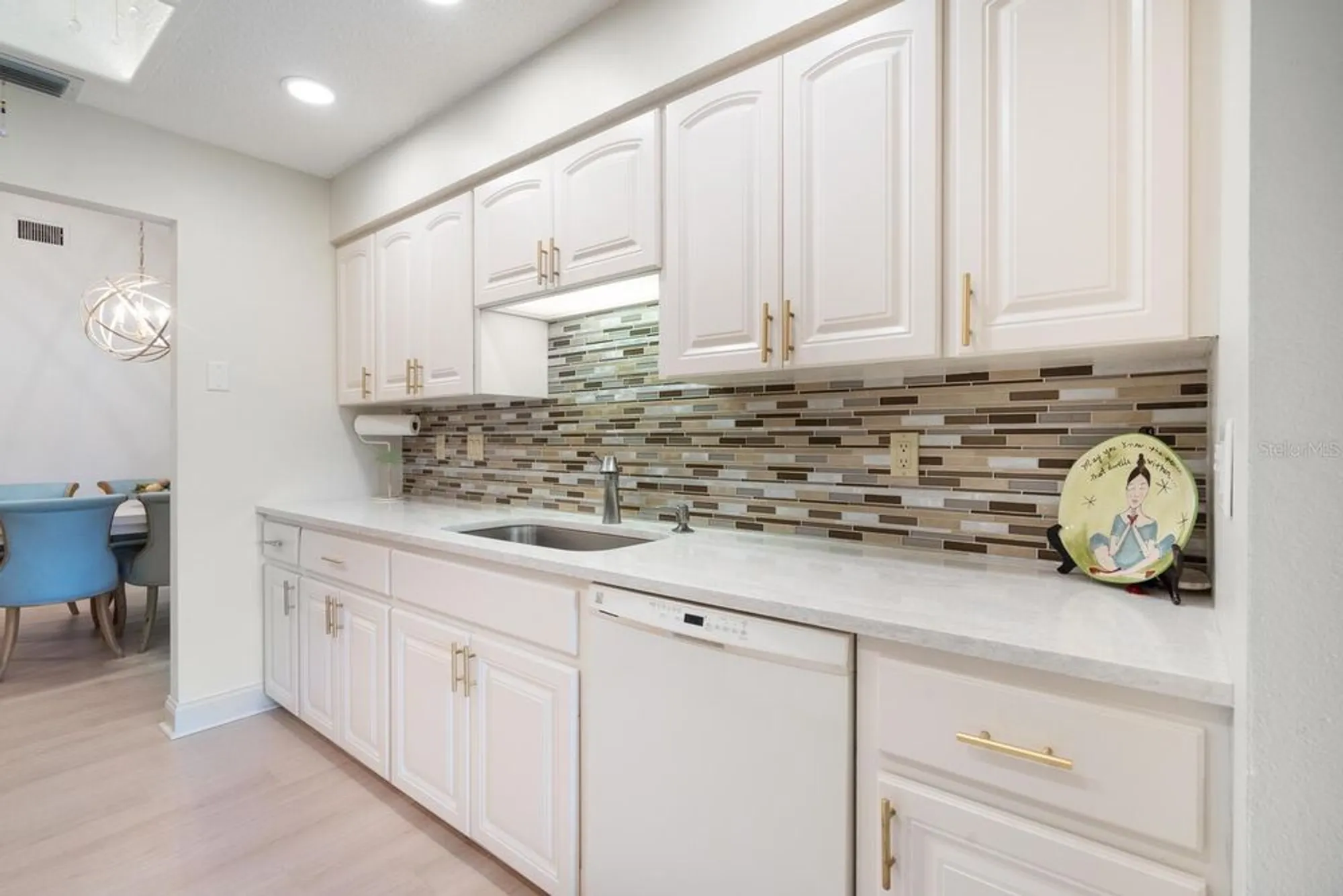 Property Slideshow image 16 of 49 | 4033 wilshire cir 139, Sarasota, FL, 34238