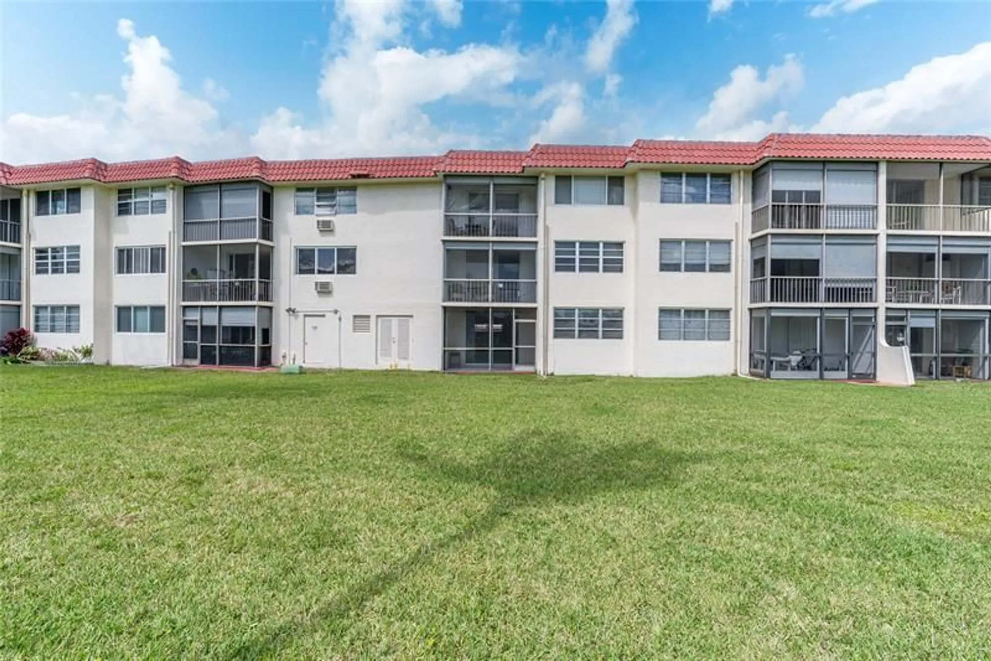 Property Slideshow image 19 of 57 | 9720 s hollybrook lake dr 205, Pembroke Pines, FL, 33025