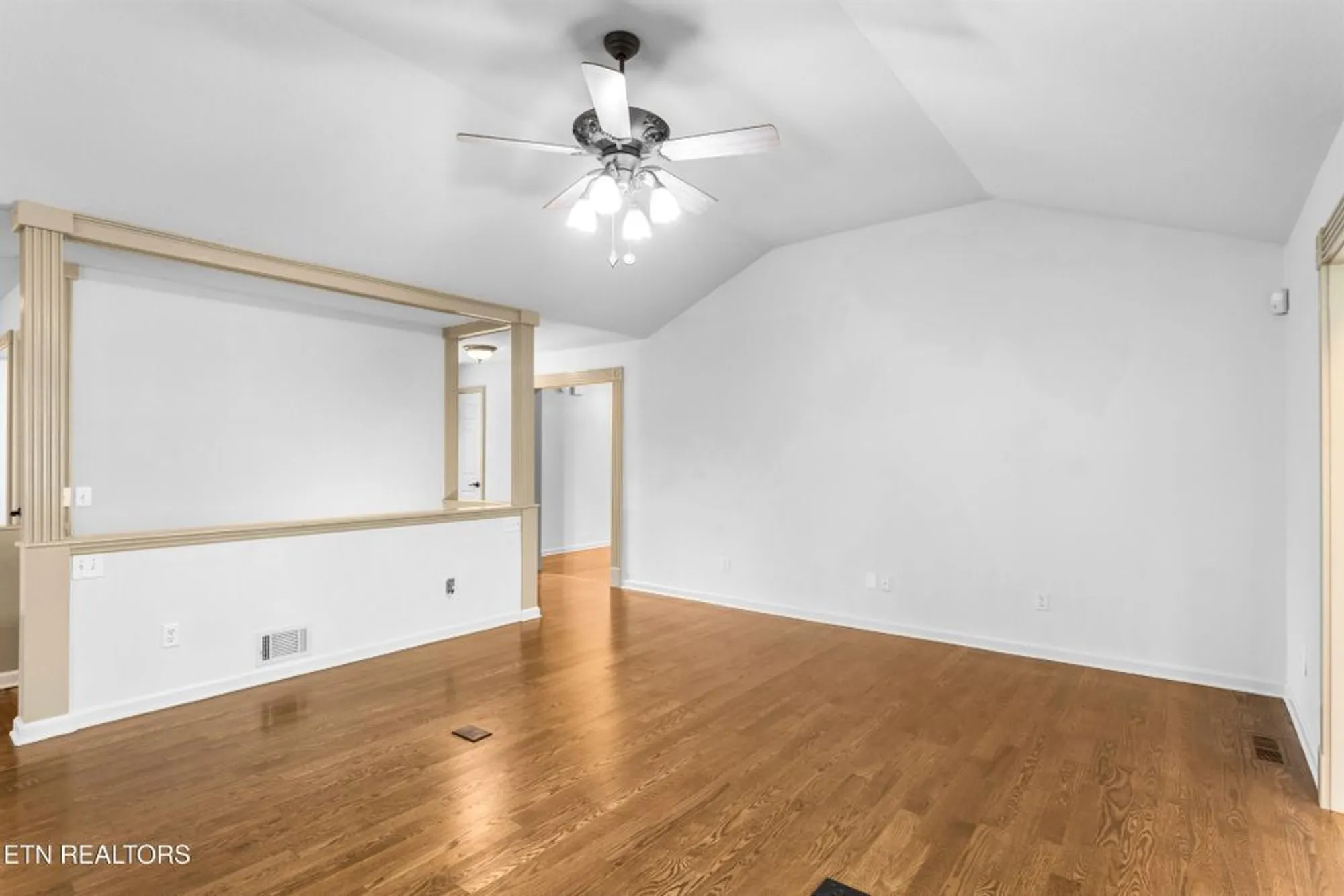 Property Slideshow image 10 of 60 | 407 tecumseh pt, Loudon, TN, 37774