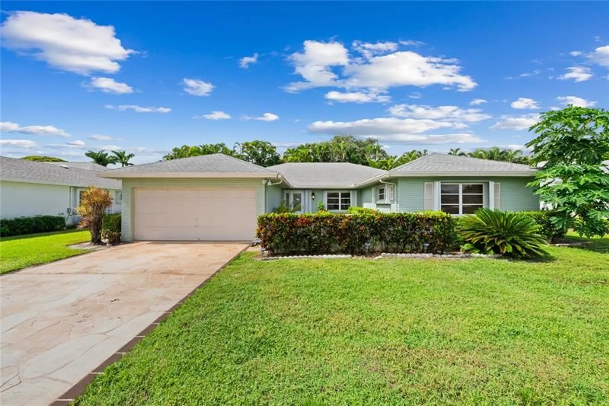 Property Slideshow image 7 of 43 | 10911 greentrail dr, Boynton Beach, FL, 33436