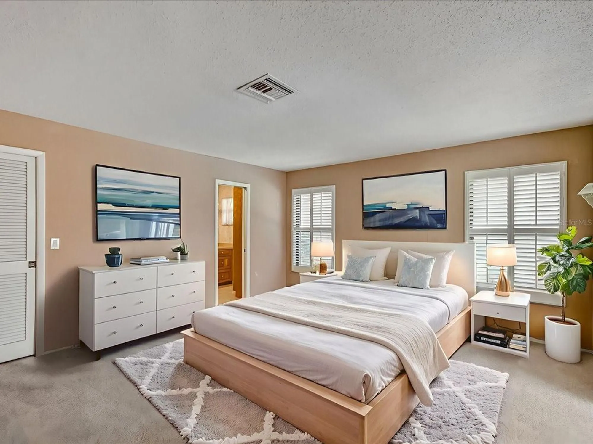 Property Slideshow image 7 of 19 | 7261 golf pointe way way, Sarasota, FL, 34243