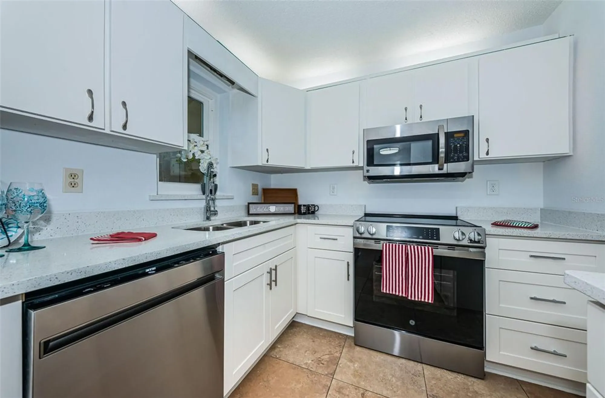 Property Slideshow image 14 of 90 | 7420 bay island dr 171, South Pasadena, FL, 33707