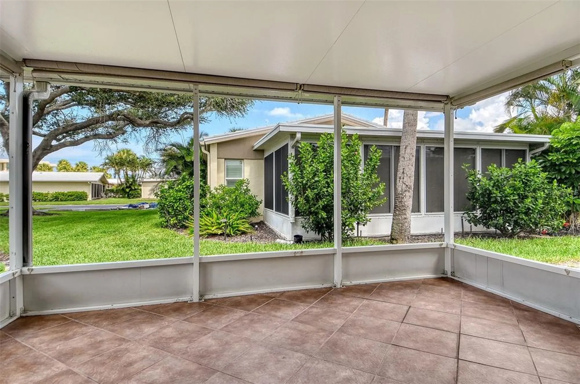 Property Slideshow image 12 of 65 | 119 whispering sands cir # v36, Sarasota, FL, 34242