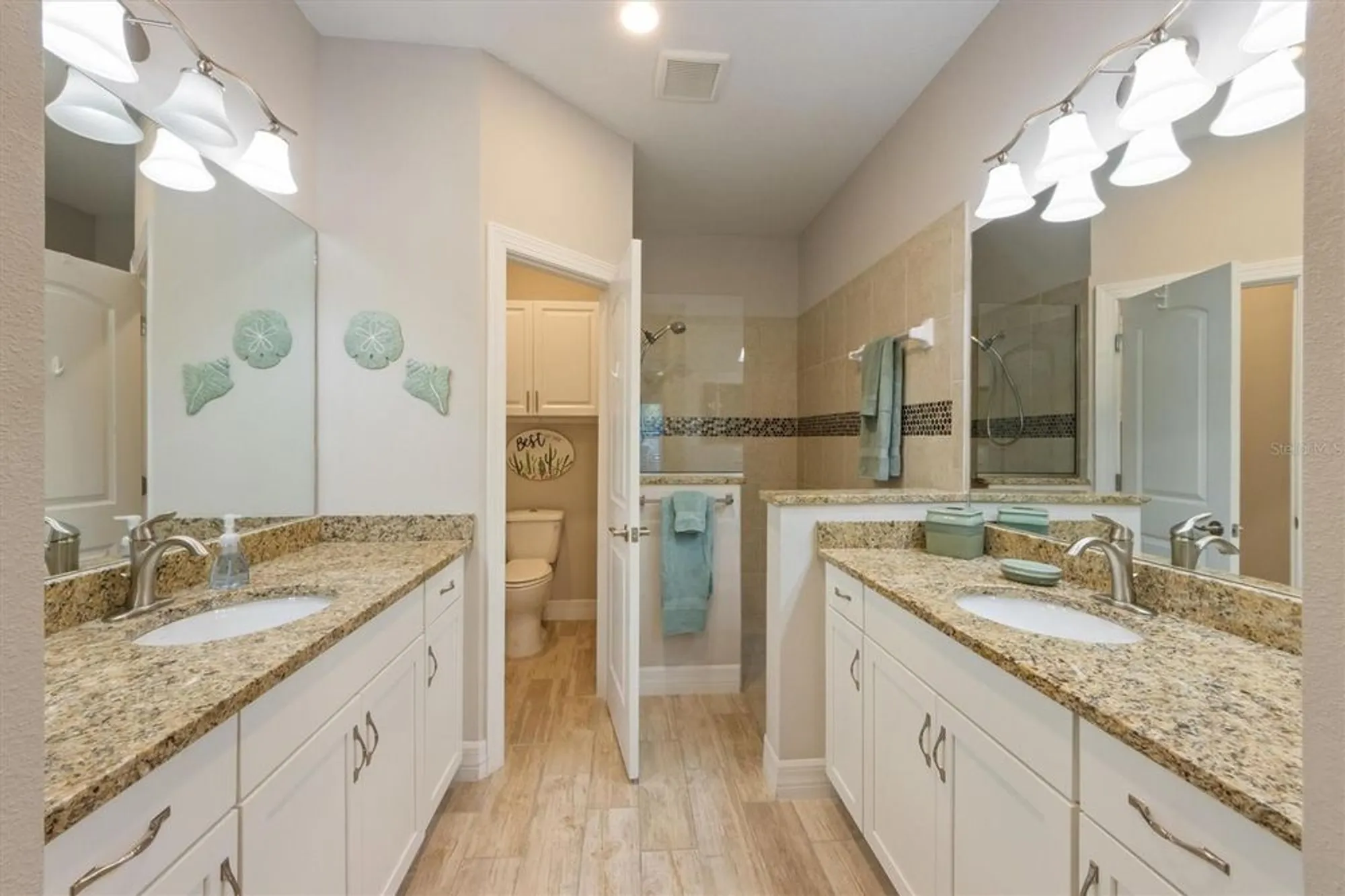 Property Slideshow image 24 of 37 | 7104 playa bella dr, Bradenton, FL, 34209