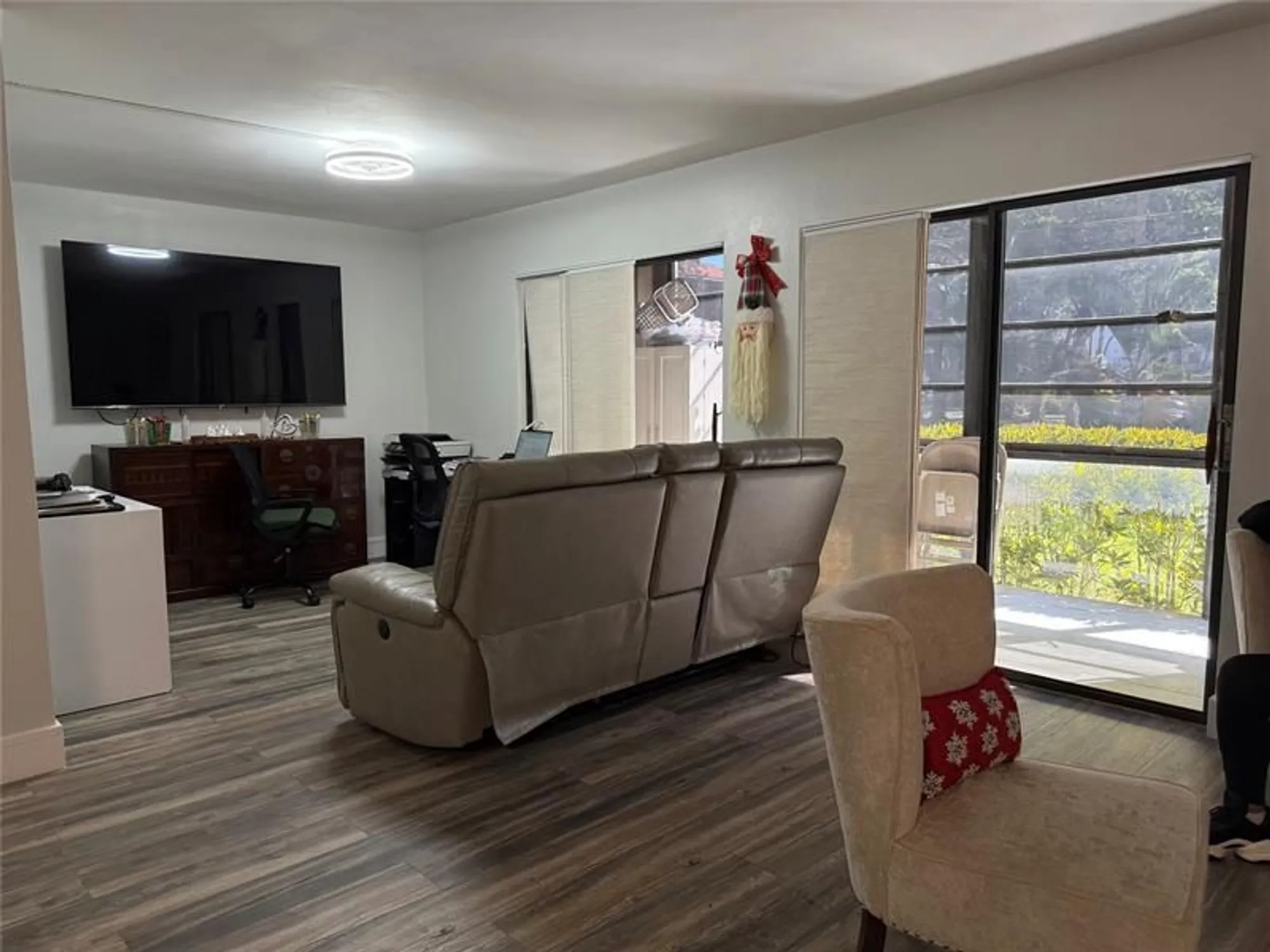 Property Slideshow image 9 of 23 | 10905 w clairmont cir # 10905, Tamarac, FL, 33321