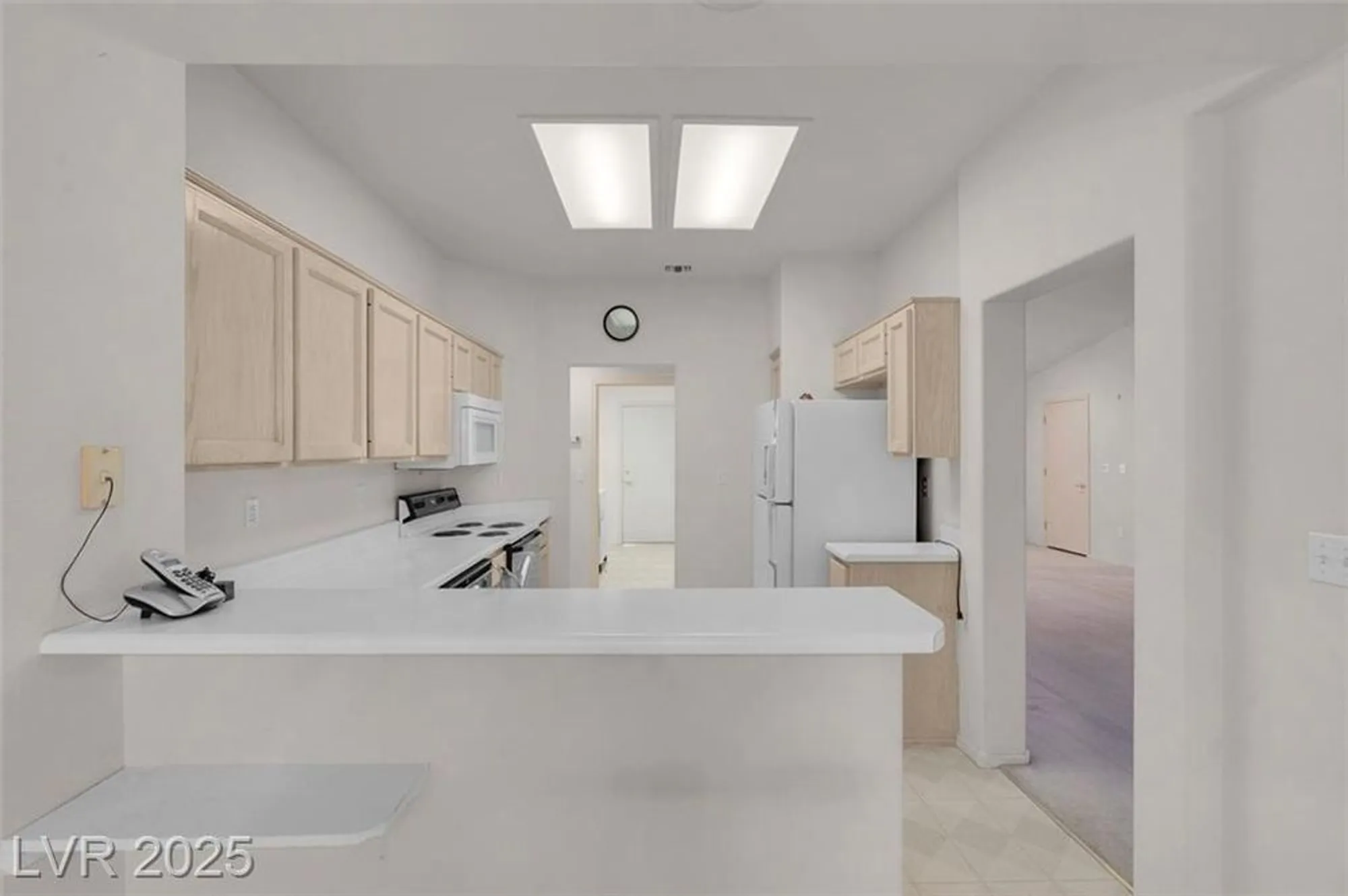 Property Slideshow image 16 of 38 | 10013 cresent creek dr, Las Vegas, NV, 89134