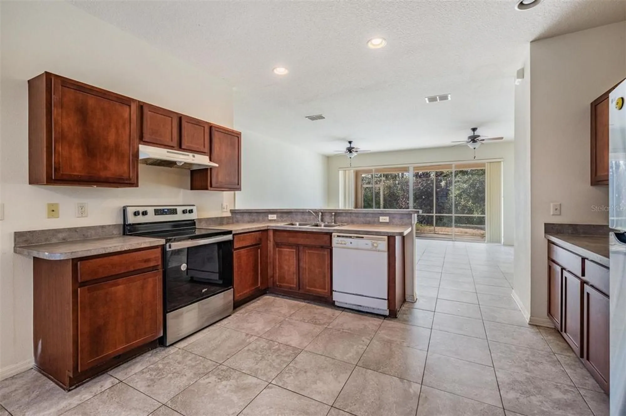 Property Slideshow image 13 of 43 | 3413 waterlute way, Lakeland, FL, 33811