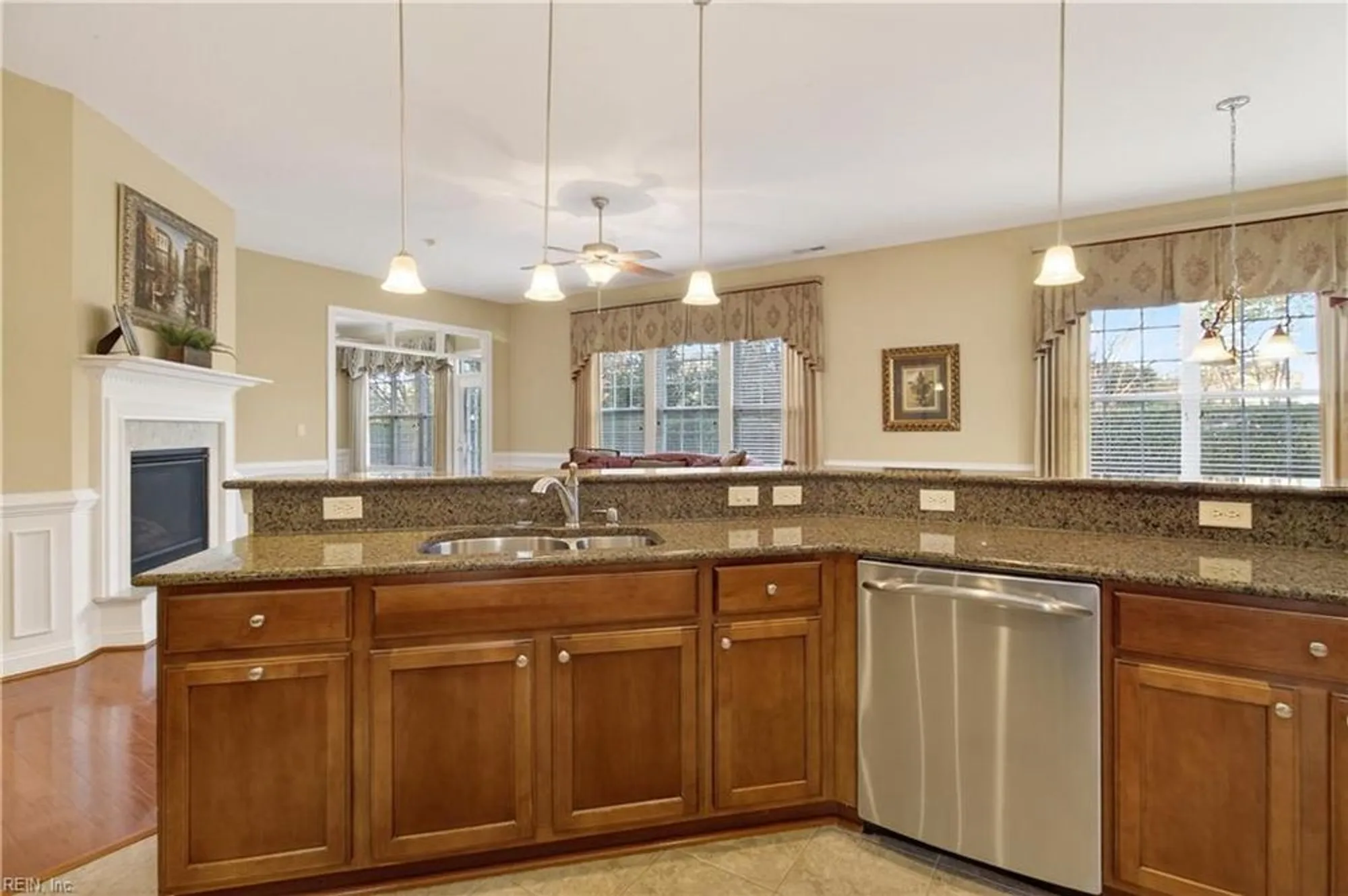 Property Slideshow image 10 of 35 | 1425 blairwood ln, Chesapeake, VA, 23320