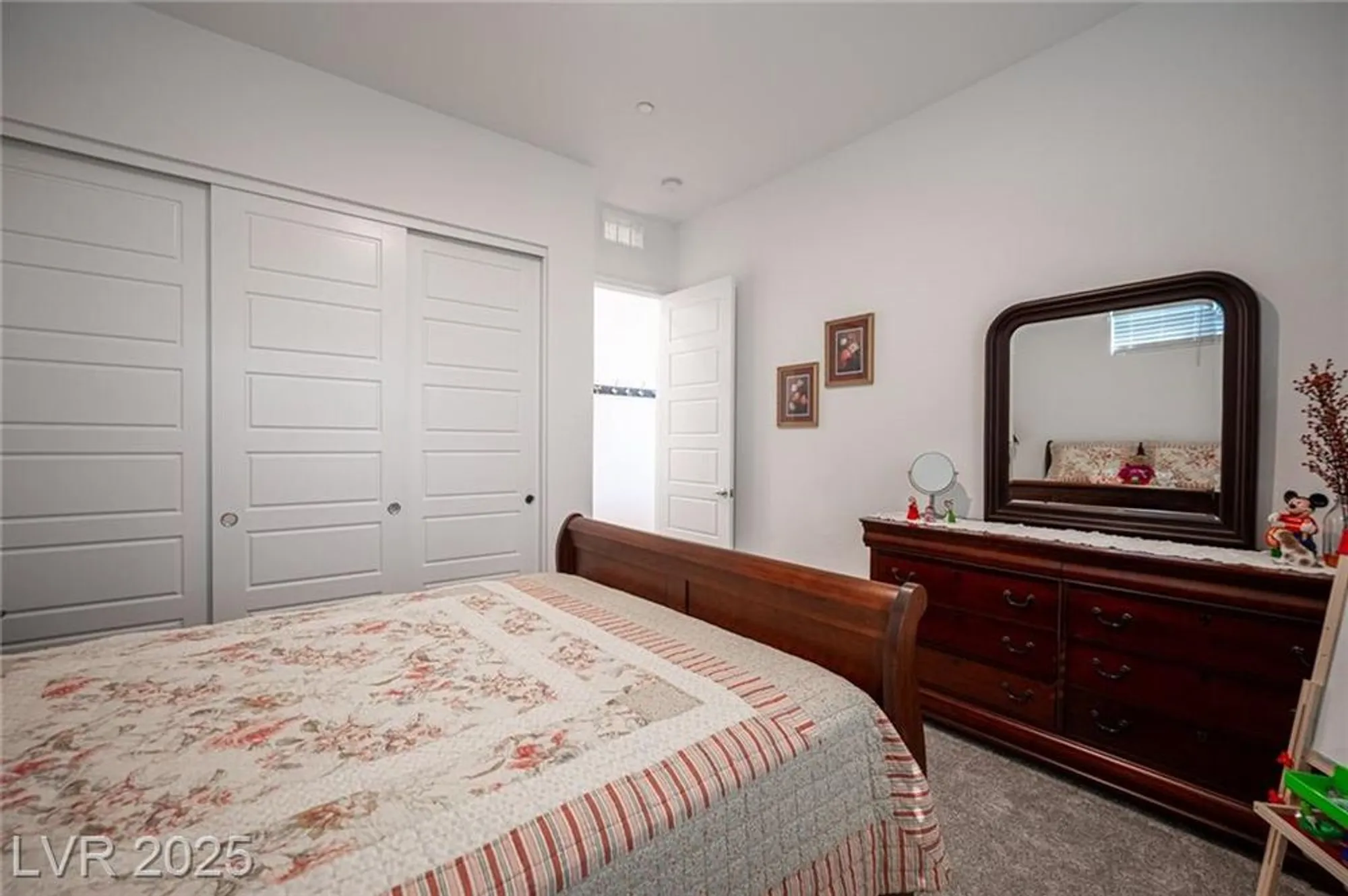 Property Slideshow image 27 of 46 | 932 belleforte ln, Las Vegas, NV, 89138