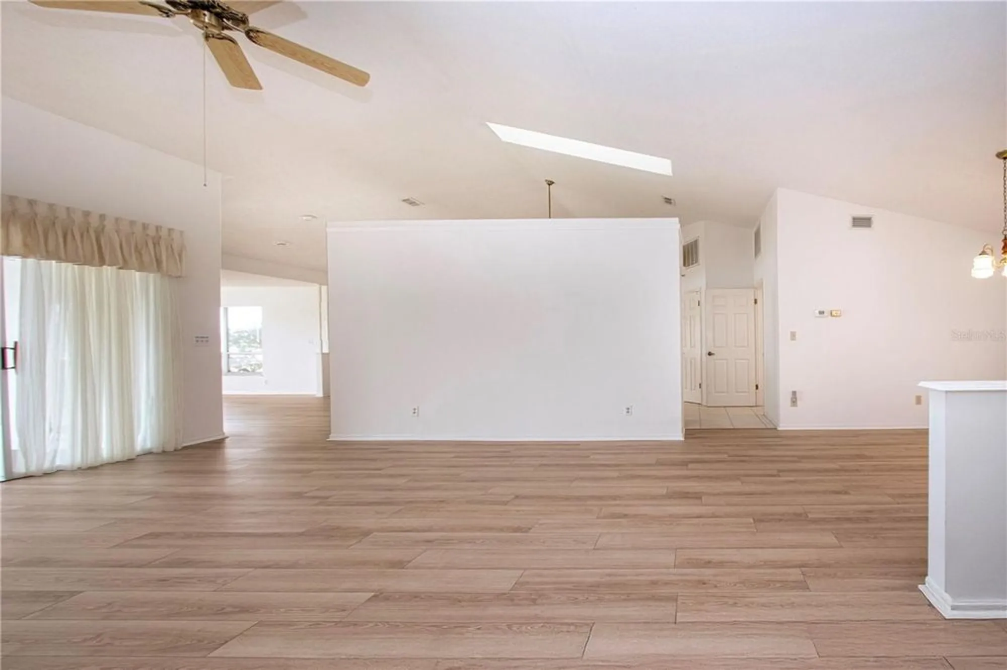 Property Slideshow image 6 of 60 | 2016 new bedford dr, Sun City Center, FL, 33573