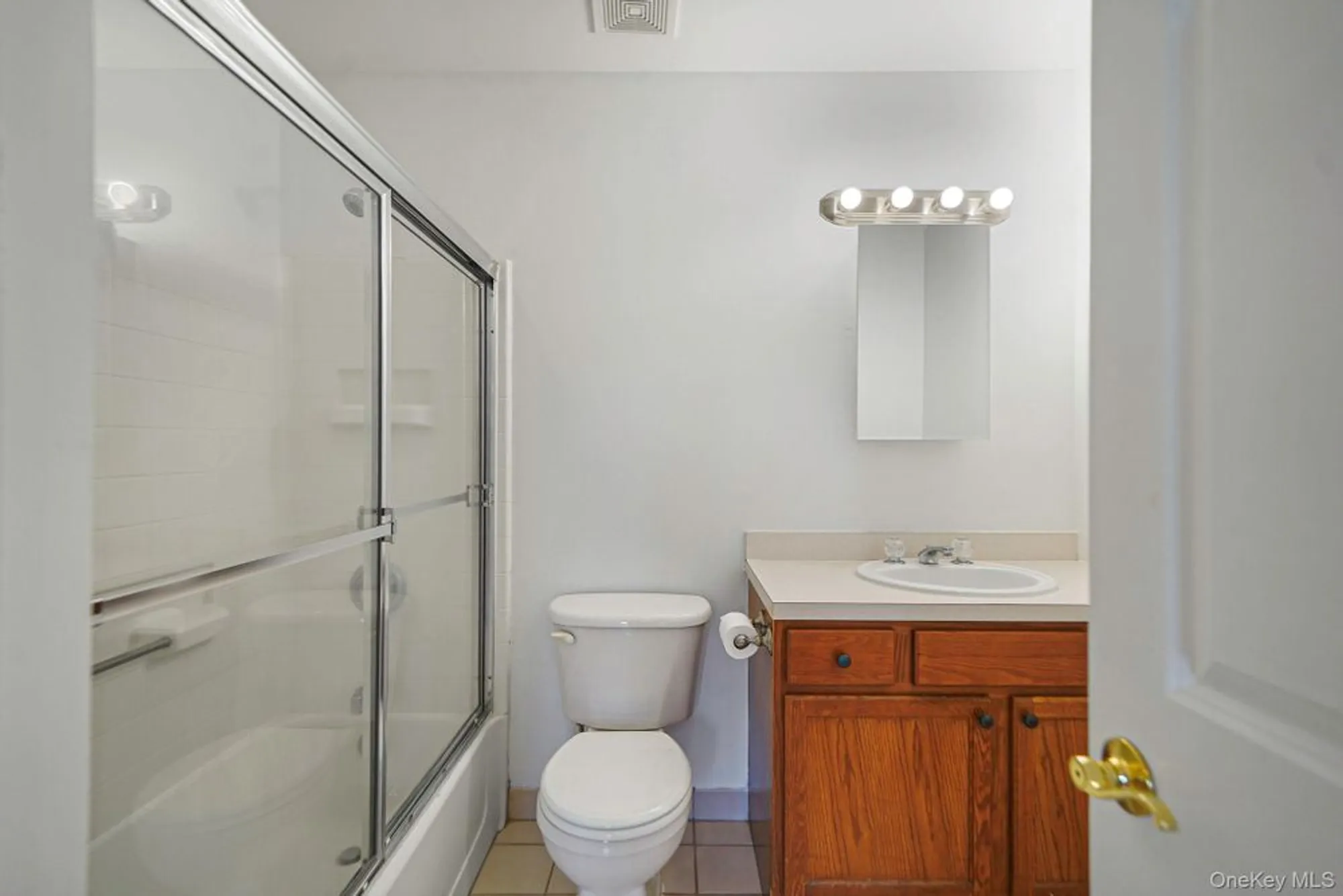 Property Slideshow image 17 of 29 | 1126 savoy dr, Melville, NY, 11747