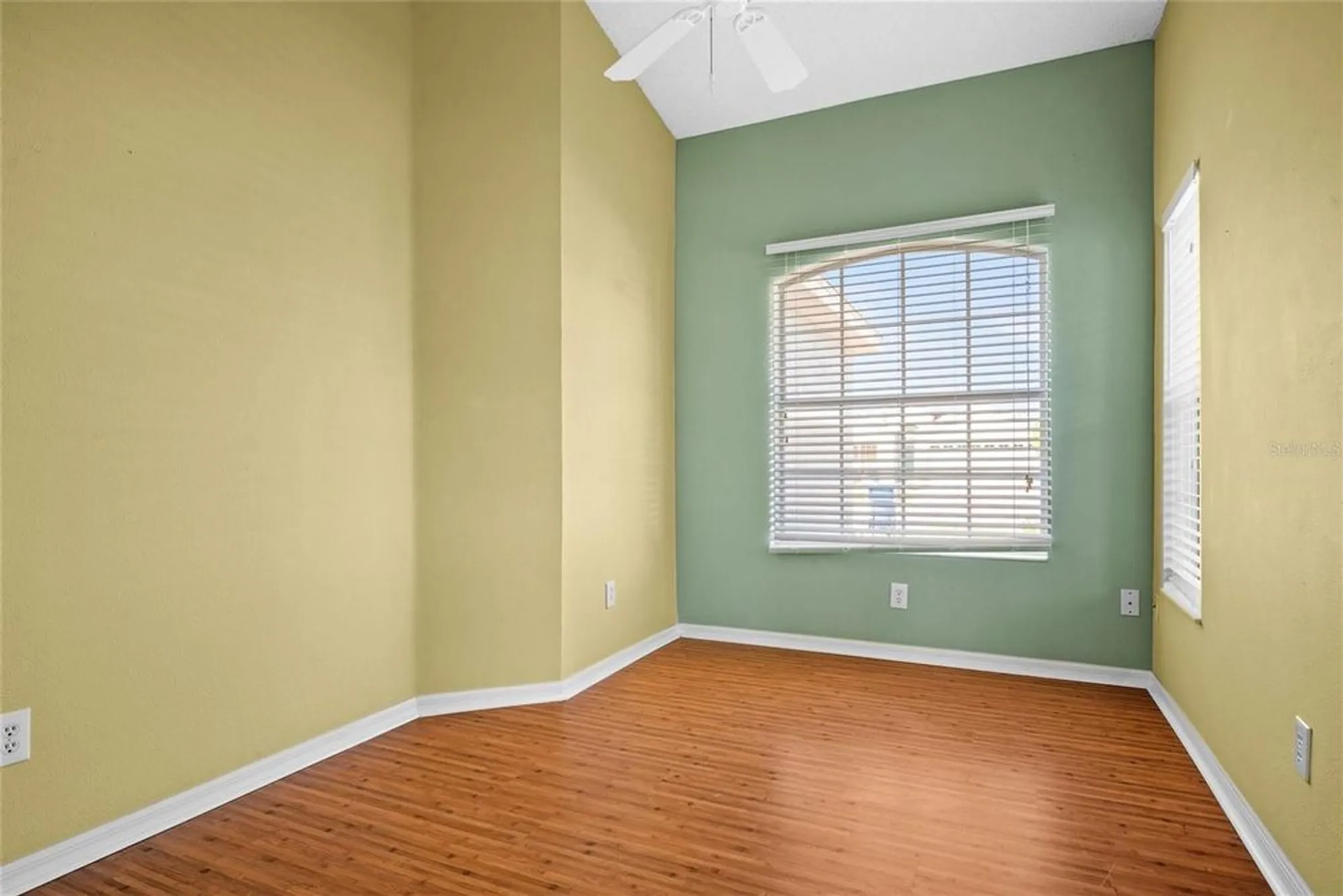 Property Slideshow image 17 of 35 | 2926 walnut grove ct, Holiday, FL, 34691