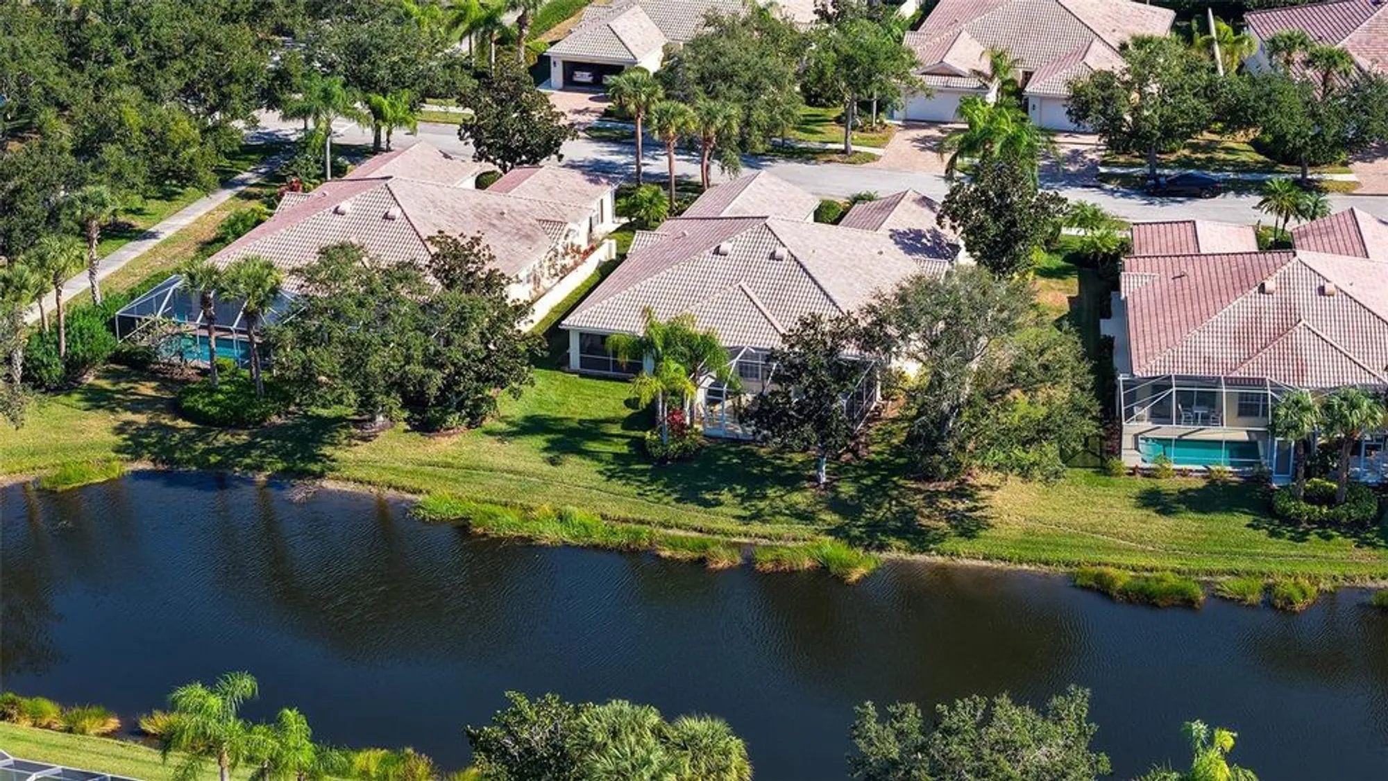 Property Slideshow image 12 of 49 | 5737 ivrea dr, Sarasota, FL, 34238