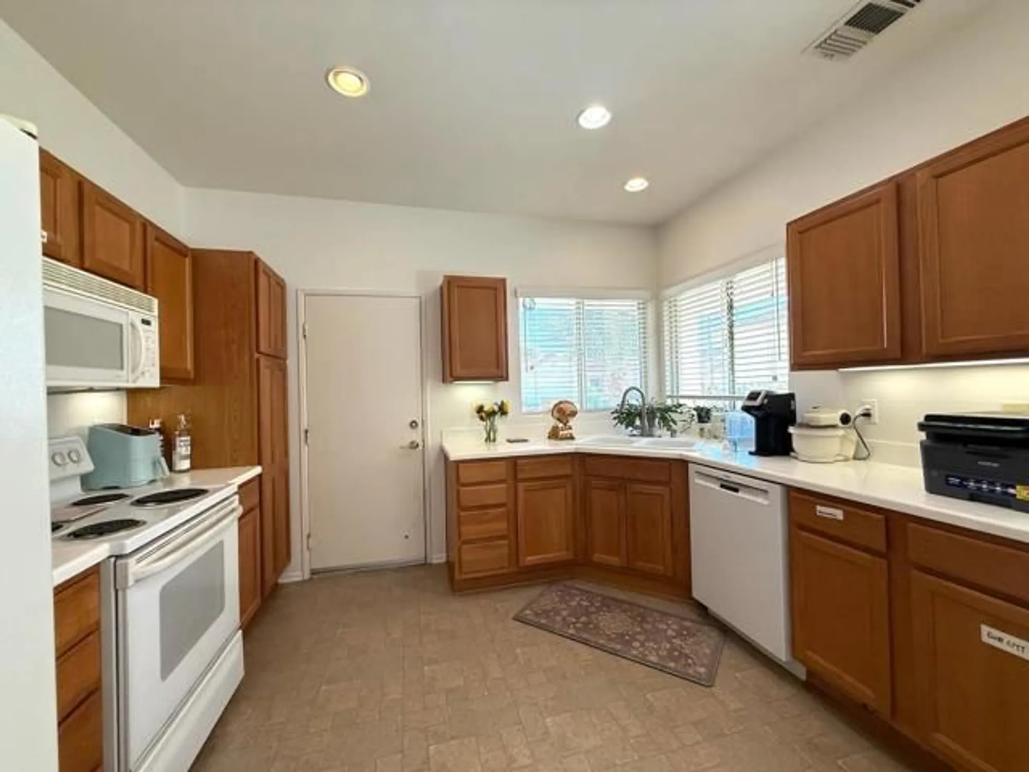 Property Slideshow image 6 of 16 | 78584 glastonbury way, Palm Desert, CA, 92211