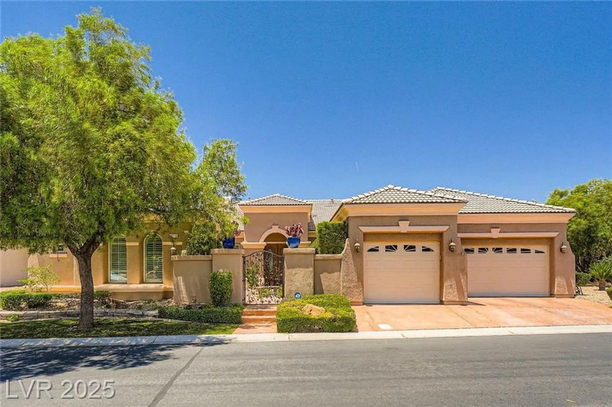 Property Slideshow image 3 of 72 | 4719 riva de romanza st, Las Vegas, NV, 89135