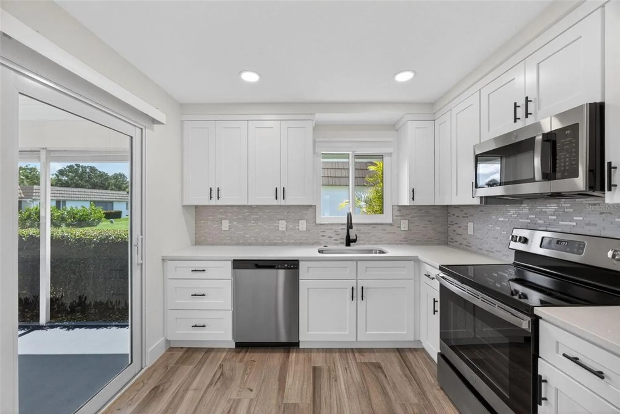 Property Slideshow image 3 of 34 | 2733 riverbluff pl v57, Sarasota, FL, 34231