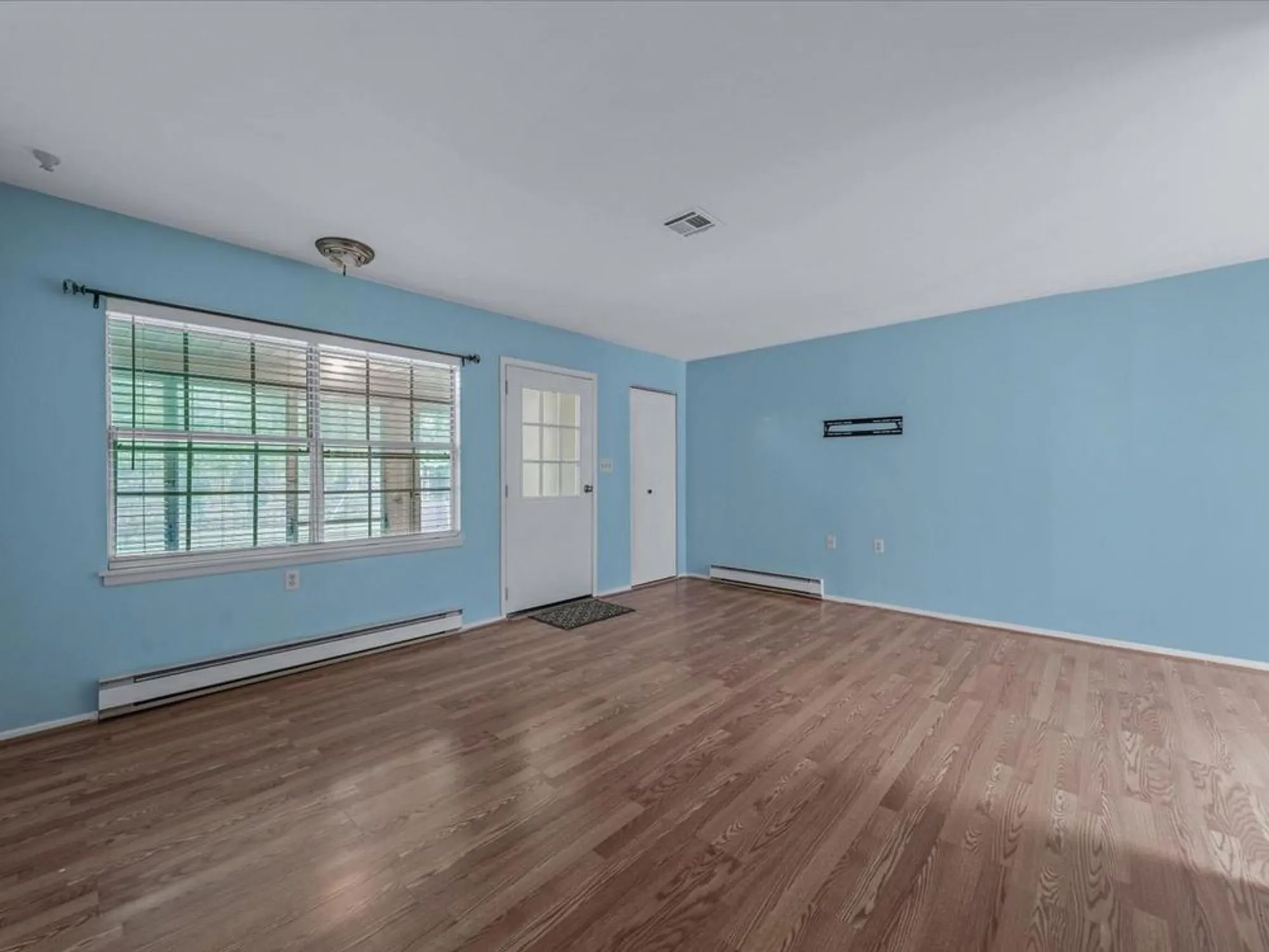 Property Slideshow image 5 of 25 | 195 e newcastle ct, Brookhaven, NY, 11961
