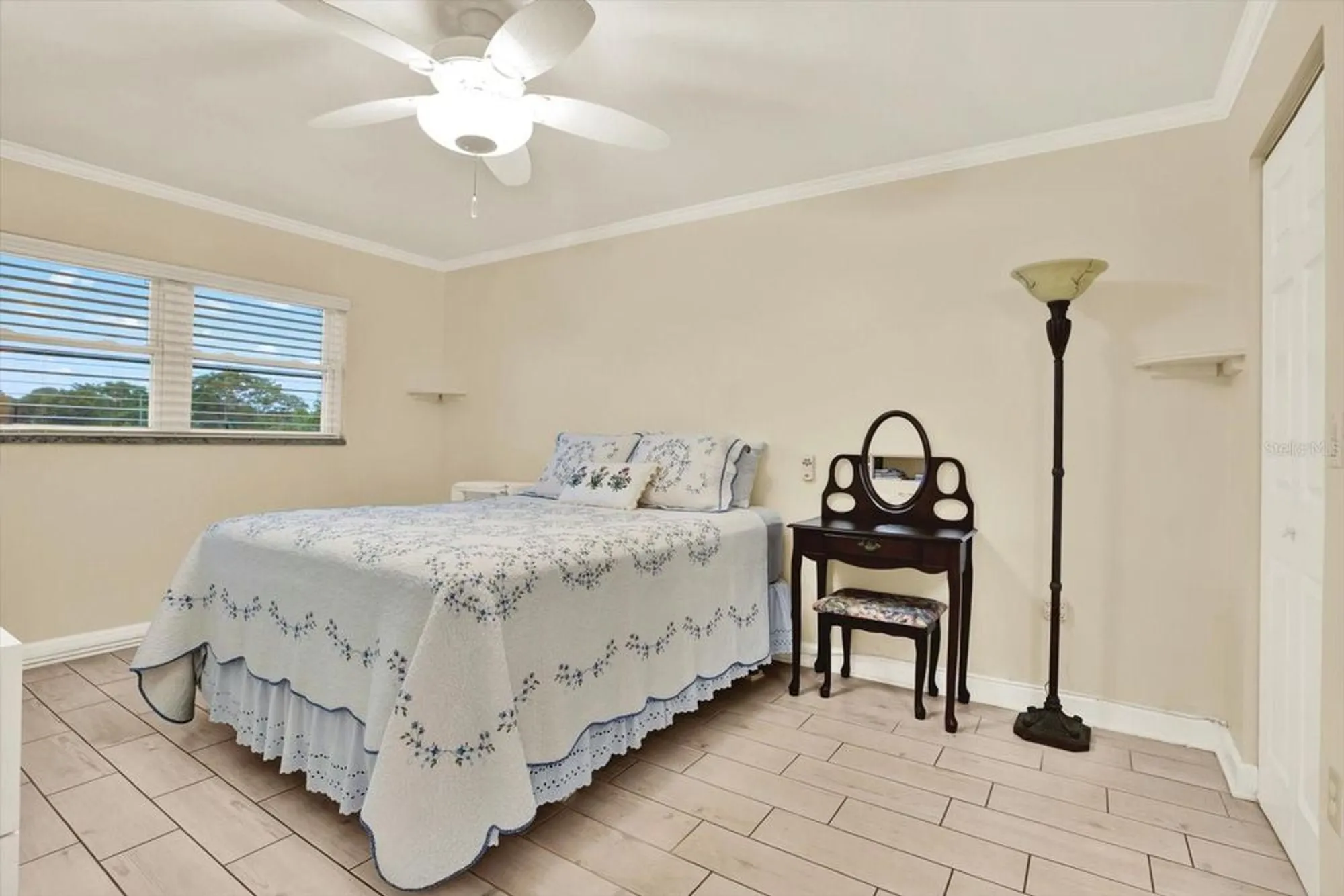 Property Slideshow image 13 of 38 | 5501 80th st n unit 206, Saint Petersburg, FL, 33709