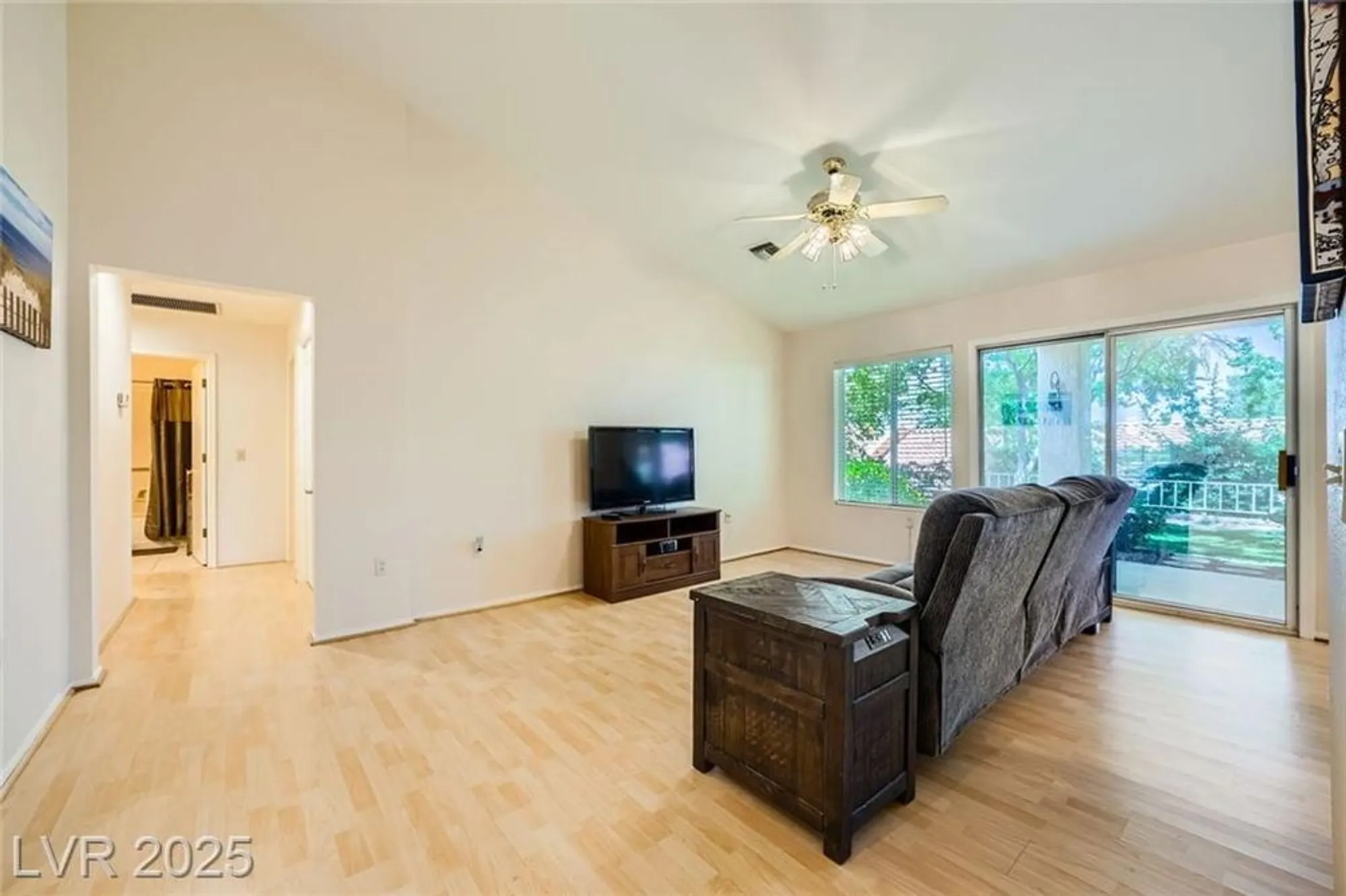 Property Slideshow image 10 of 53 | 9024 starmount dr, Las Vegas, NV, 89134