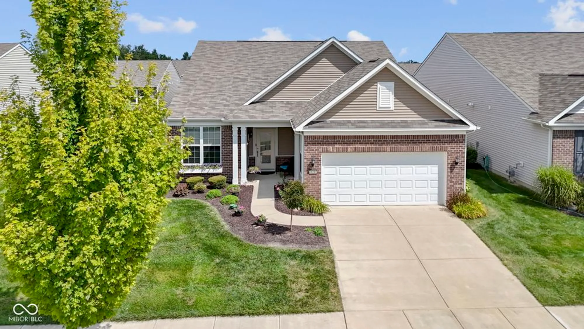 Property Slideshow image 1 of 44 | 16284 loire valley dr, Fishers, IN, 46037