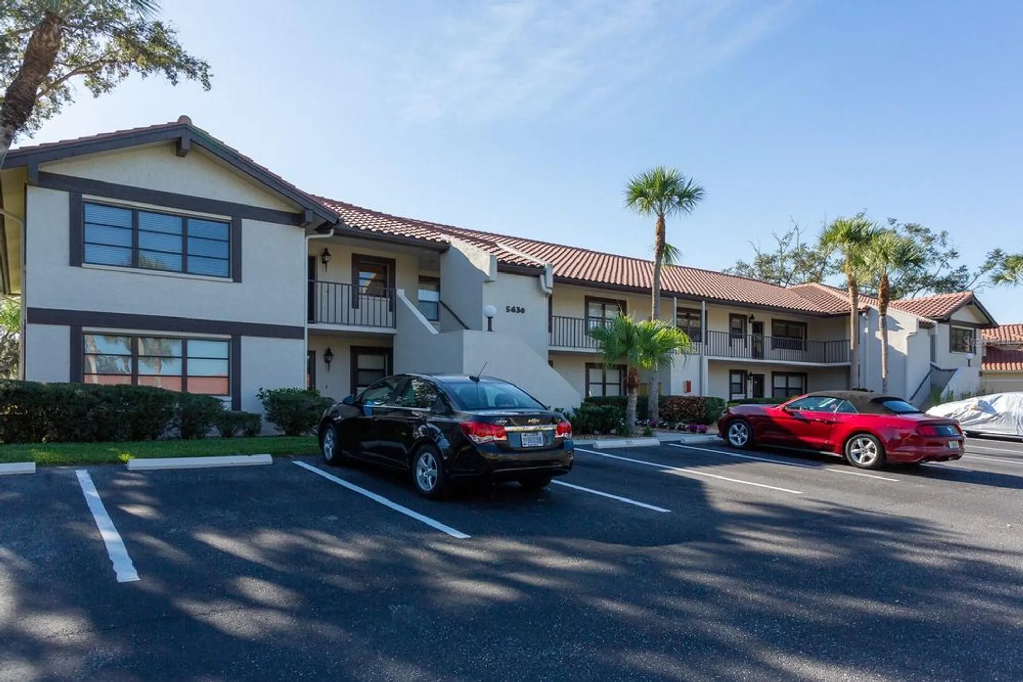 Property Slideshow image 1 of 41 | 5630 golf pointe dr 206, Sarasota, FL, 34243