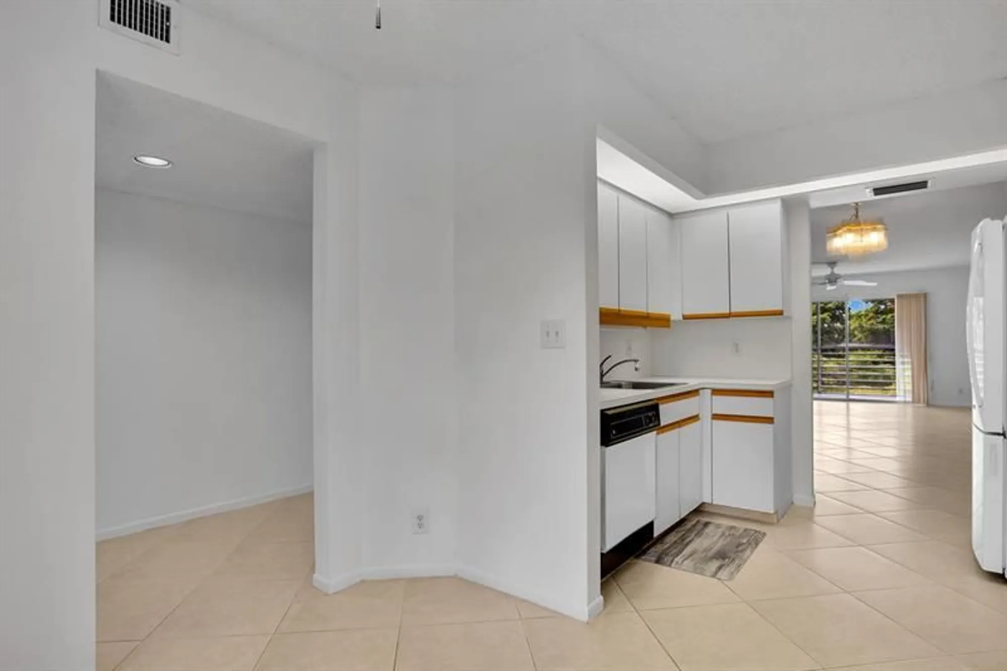 Property Slideshow image 10 of 30 | 1601 abaco dr d4, Coconut Creek, FL, 33066