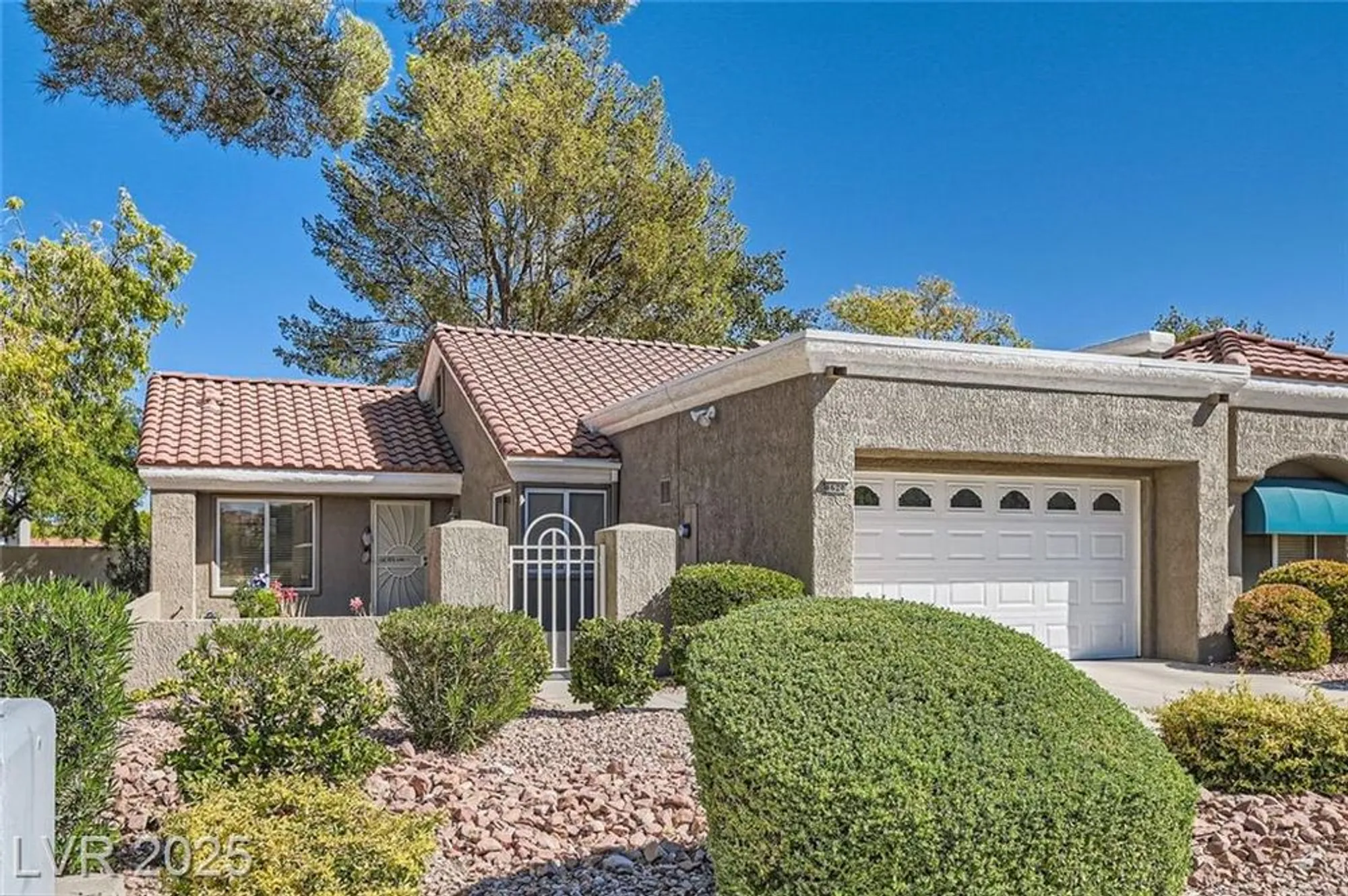 Property Slideshow image 2 of 25 | 8628 desert holly dr, Las Vegas, NV, 89134