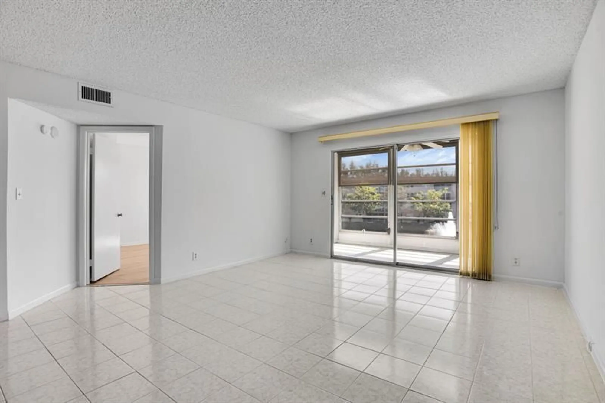 Property Slideshow image 18 of 35 | 1801 eleuthera pt g3, Coconut Creek, FL, 33066