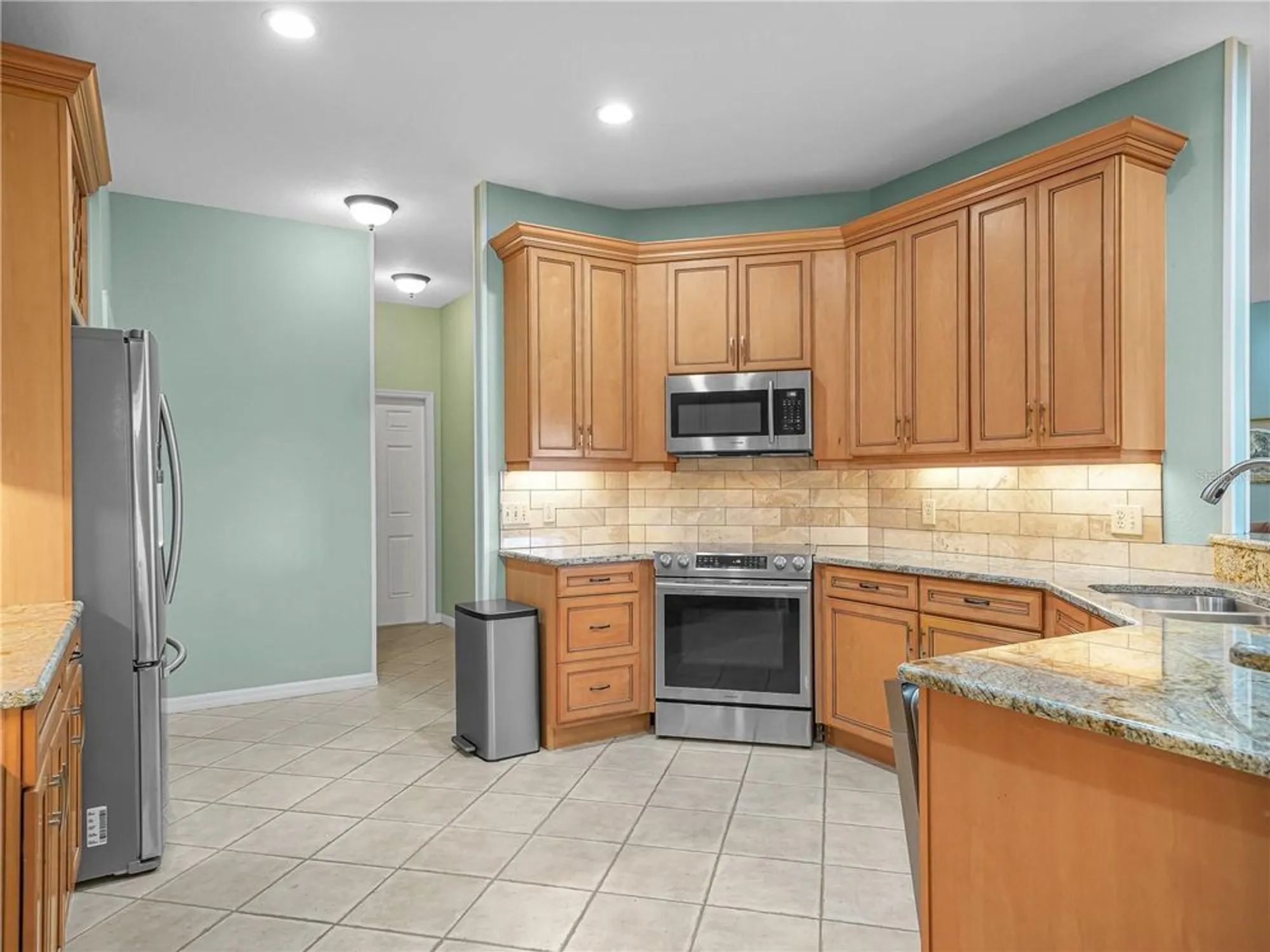 Property Slideshow image 9 of 71 | 3064 dunmore dr, Lake Wales, FL, 33859