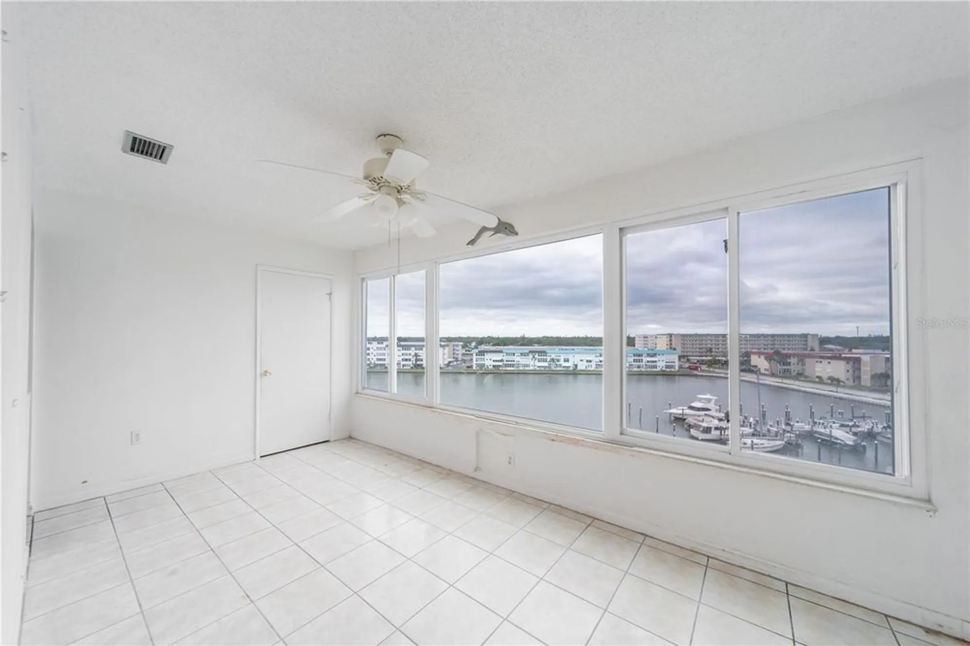 Property Slideshow image 15 of 30 | 5925 shore blvd 606, Gulfport, FL, 33707