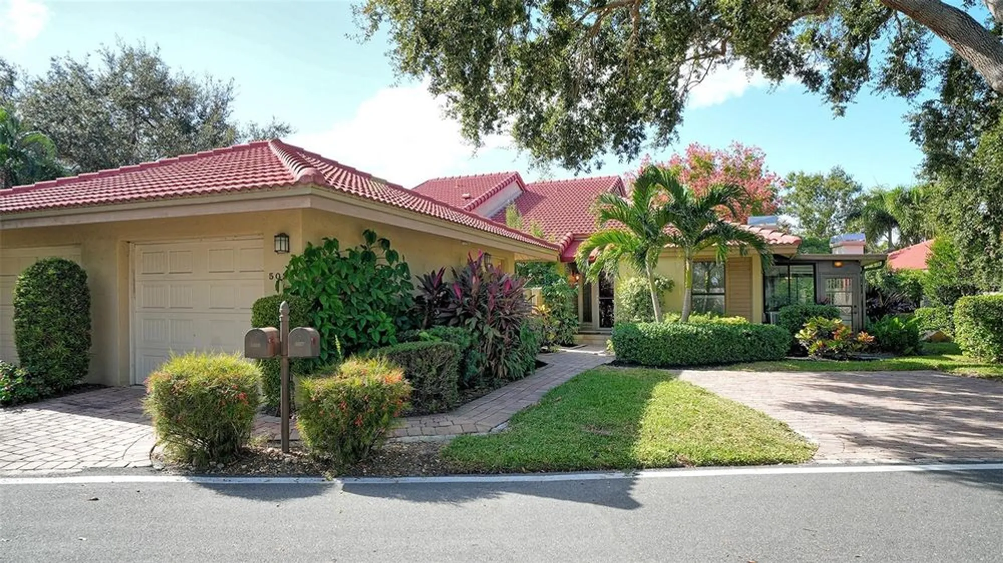 Property Slideshow image 1 of 48 | 5027 kestral park # 64, Sarasota, FL, 34231