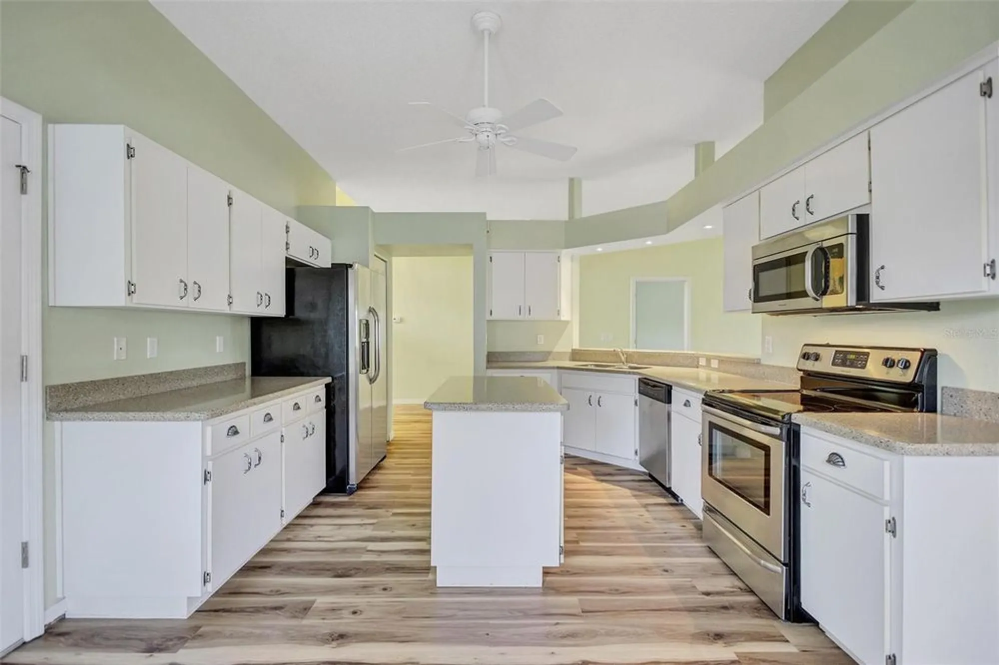 Property Slideshow image 10 of 48 | 811 staffordshire ln 32, Sun City Center, FL, 33573
