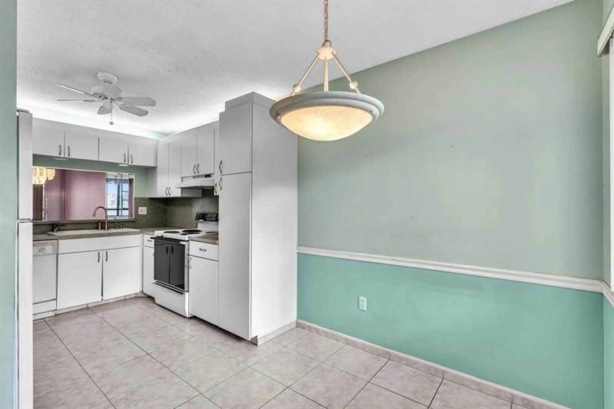 Property Slideshow image 12 of 82 | 10442 e clairmont cir 204, Tamarac, FL, 33321