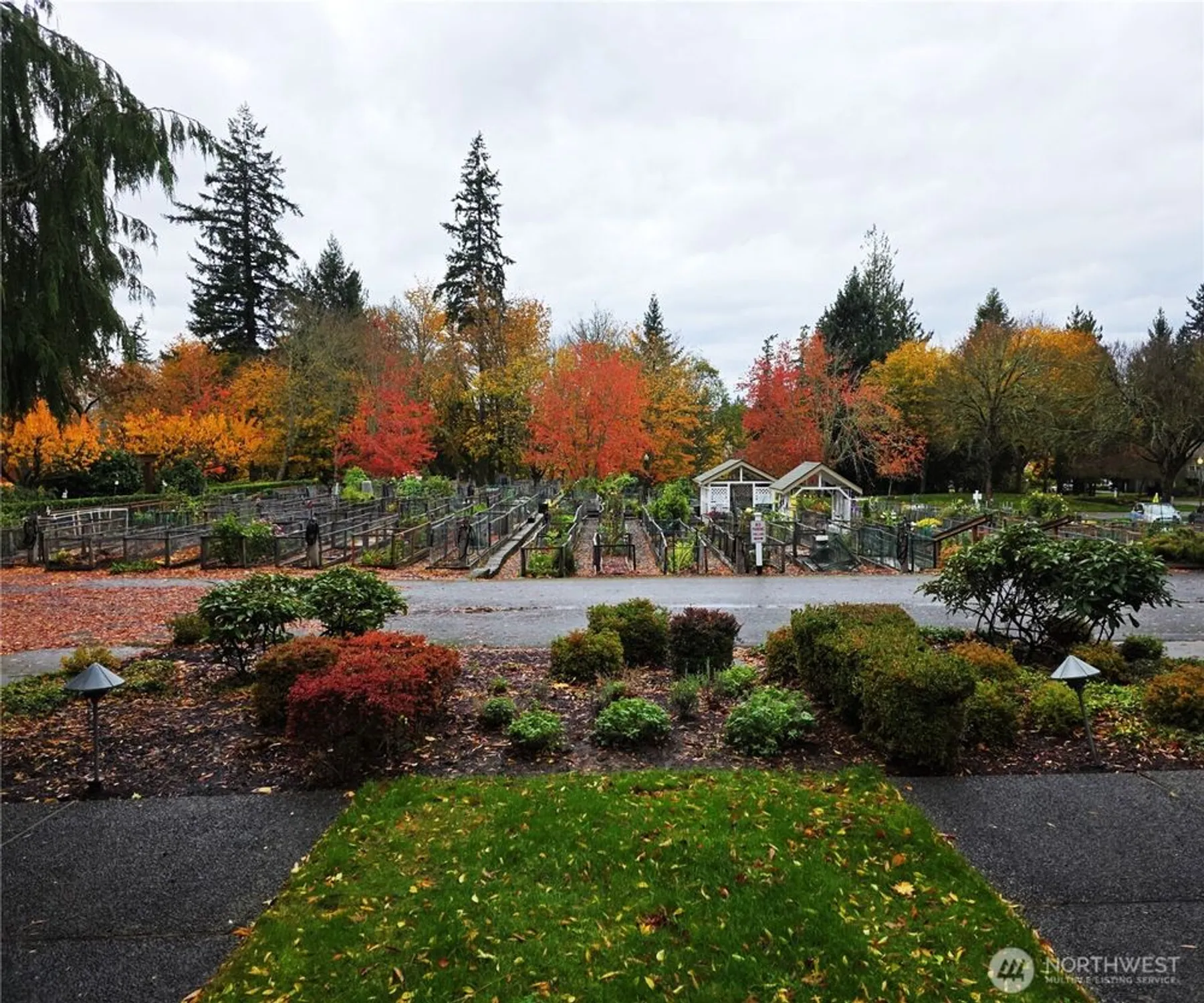 Property Slideshow image 33 of 40 | 3935 226th pl 313, Issaquah, WA, 98029