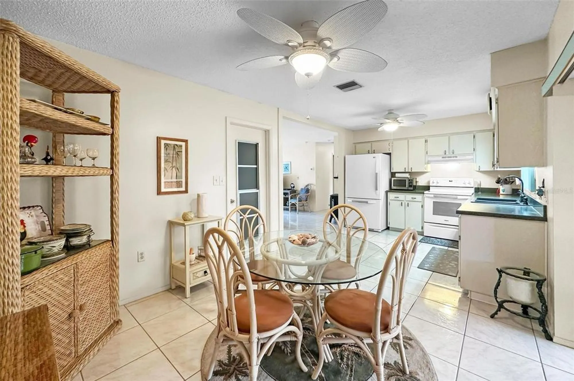 Property Slideshow image 13 of 50 | 1055 loch haven dr, Dunedin, FL, 34698