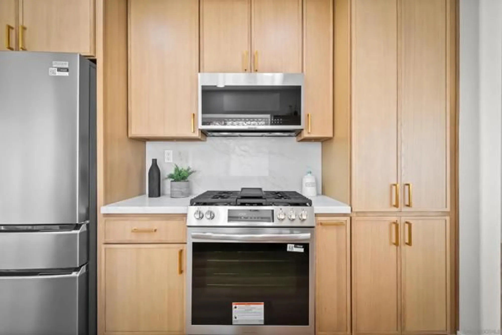 Property Slideshow image 9 of 47 | 4058 lemnos way, Oceanside, CA, 92056