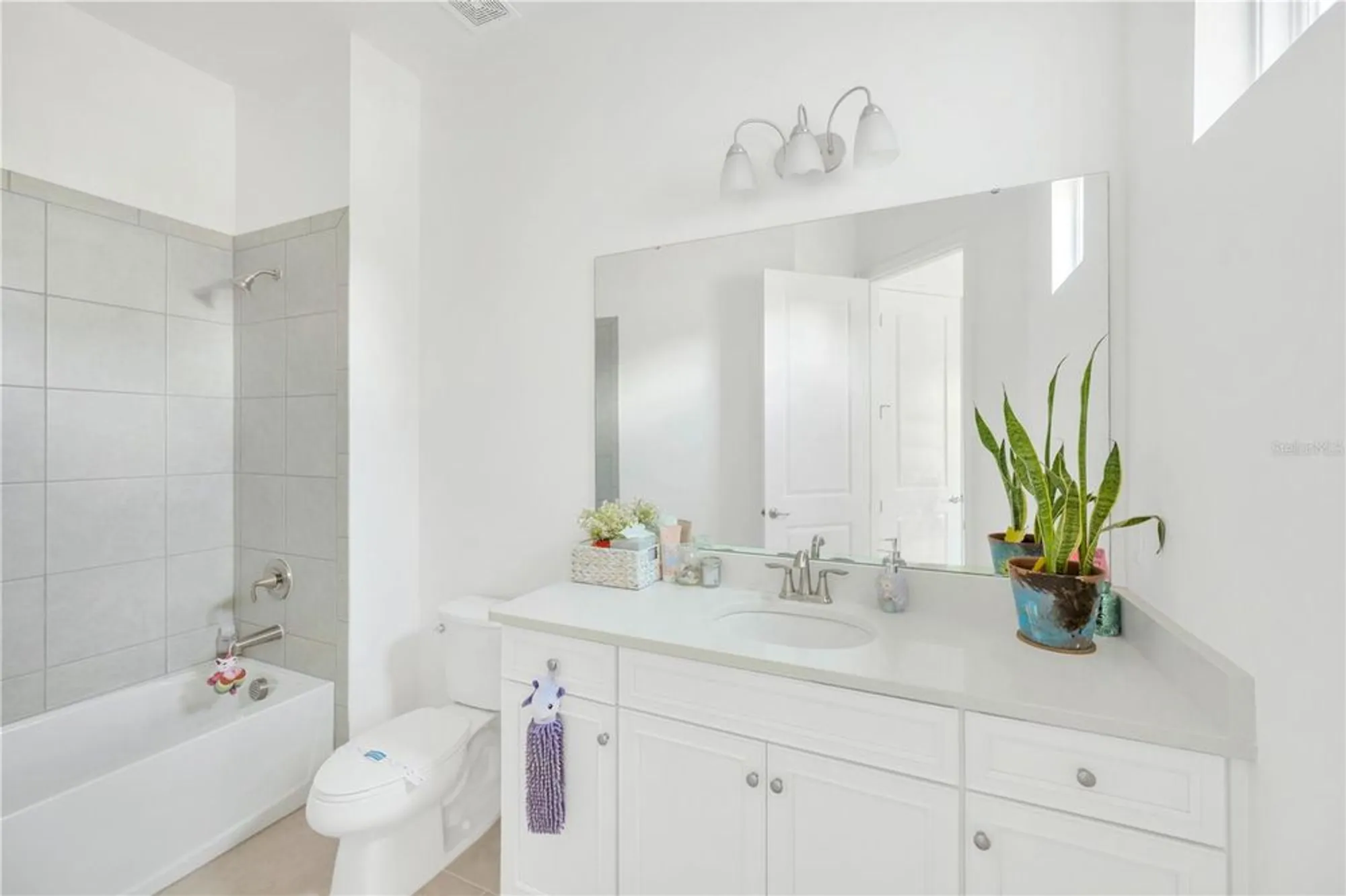 Property Slideshow image 41 of 59 | 832 manns harbor dr, Apollo Beach, FL, 33572