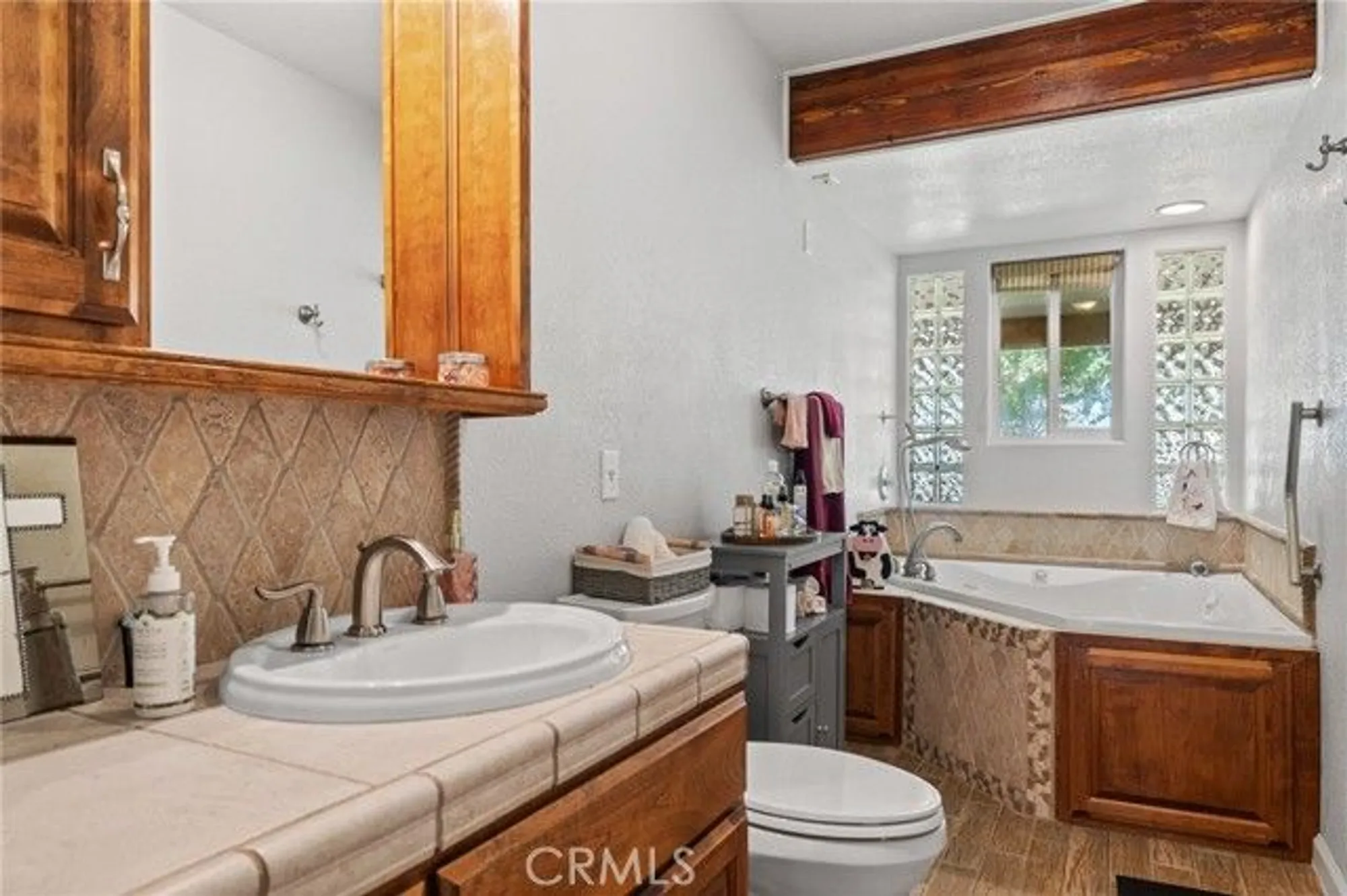 Property Slideshow image 20 of 48 | 704 river oaks dr, Bakersfield, CA, 93309