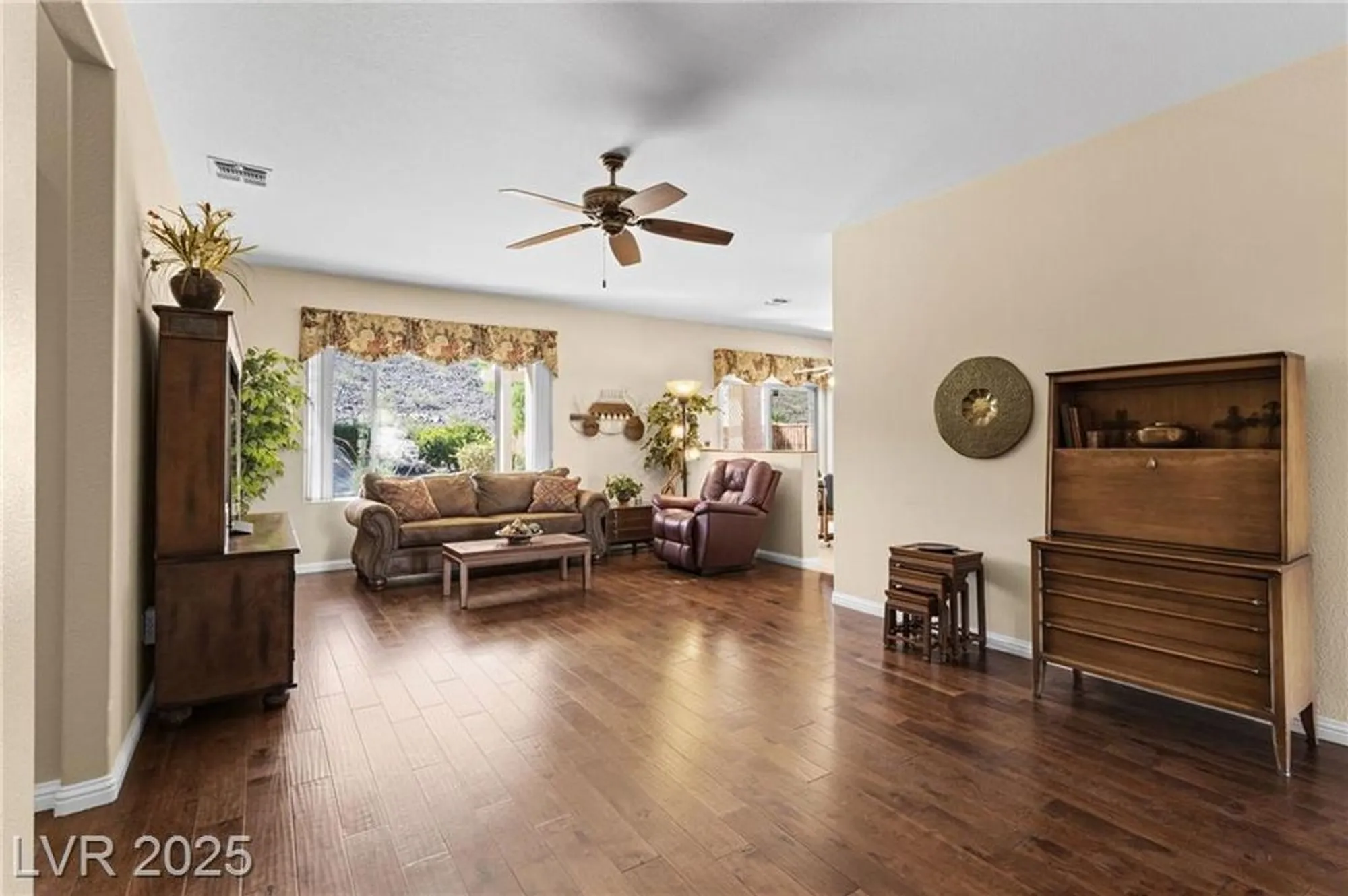 Property Slideshow image 8 of 40 | 2145 king mesa dr, Henderson, NV, 89012