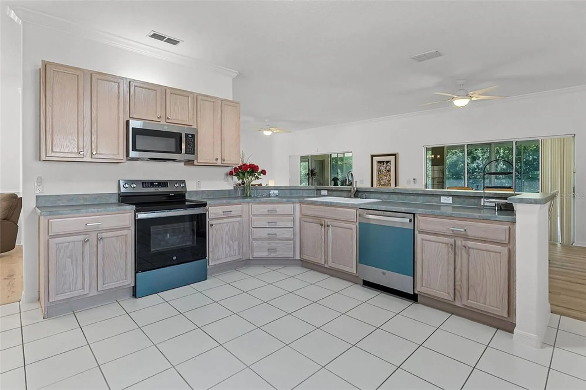 Property Slideshow image 19 of 89 | 917 shorehaven dr, Poinciana, FL, 34759