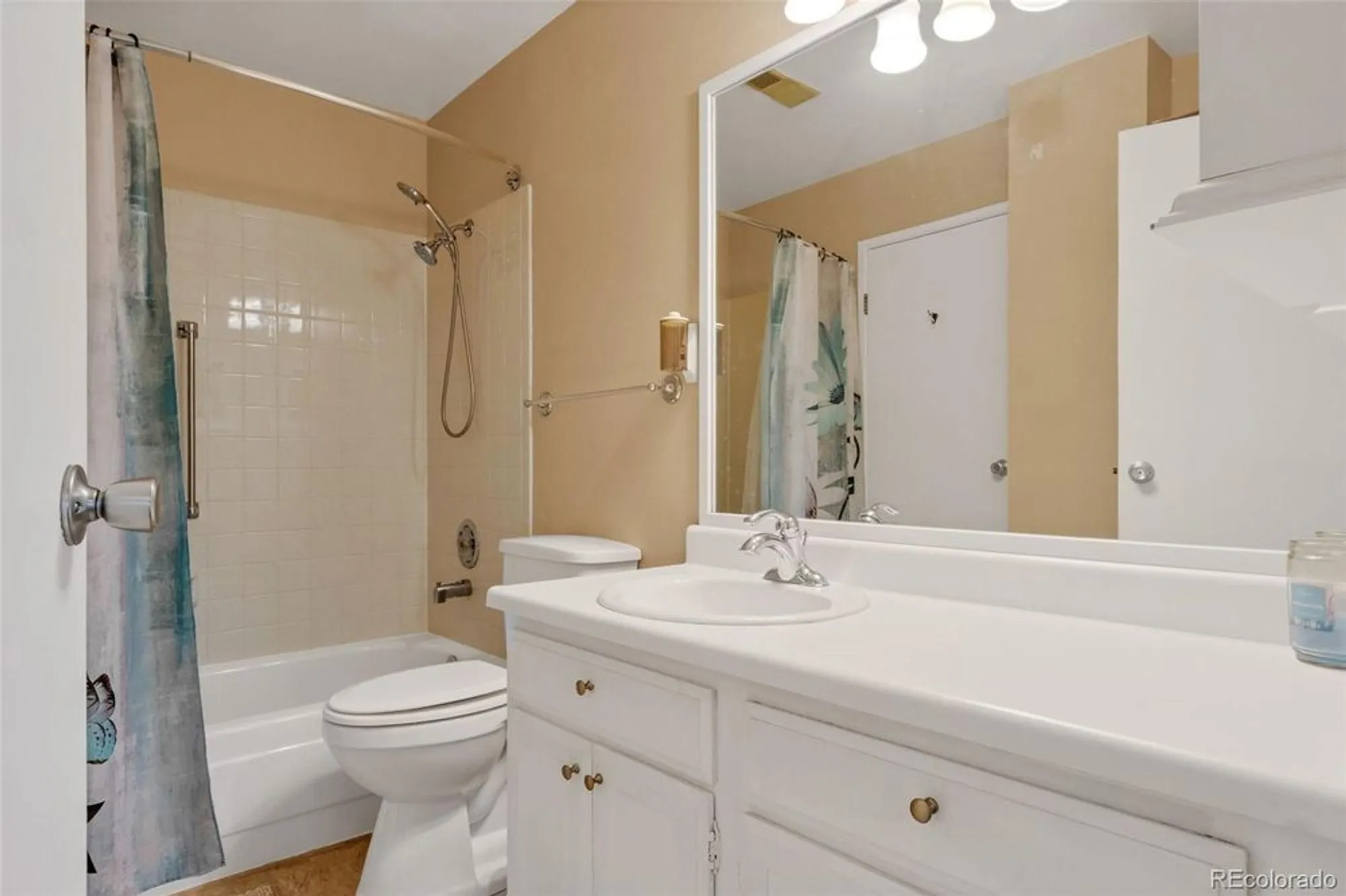 Property Slideshow image 17 of 44 | 14001 e marina dr apt 607, Aurora, CO, 80014