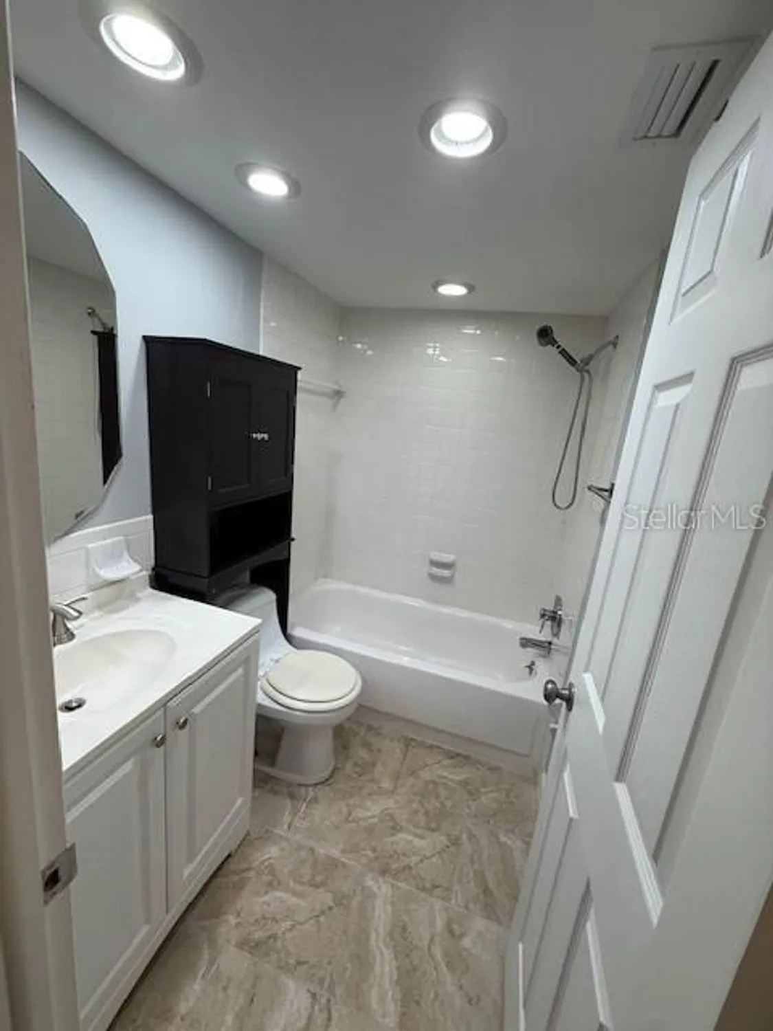 Property Slideshow image 11 of 13 | 1250 s pinellas ave 307, Tarpon Springs, FL, 34689