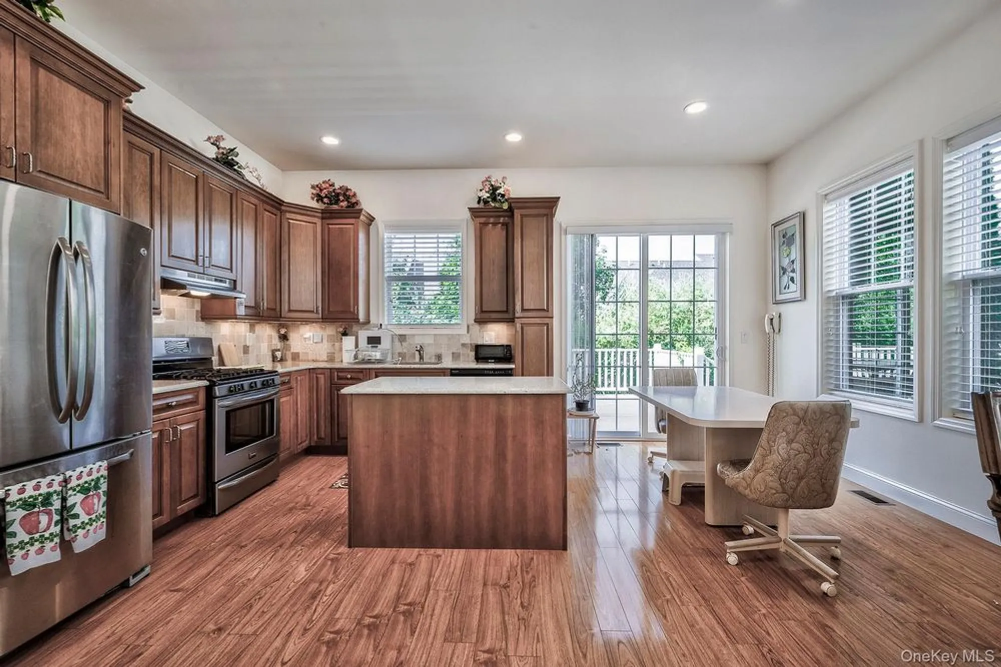 Property Slideshow image 16 of 28 | 60 pacific dunes ct, Medford, NY, 11763