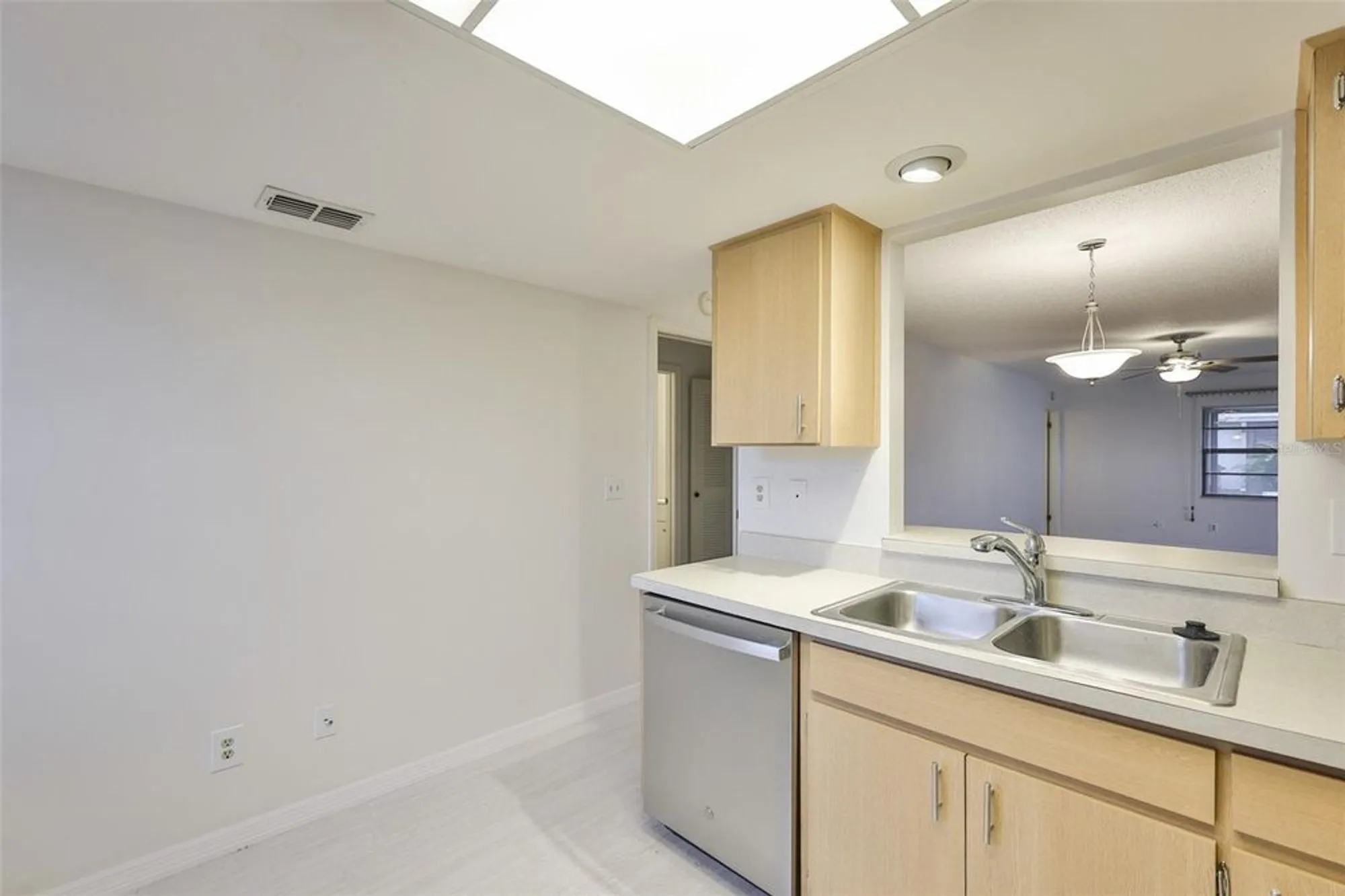 Property Slideshow image 10 of 87 | 2122 hereford dr # 511, Sun City Center, FL, 33573