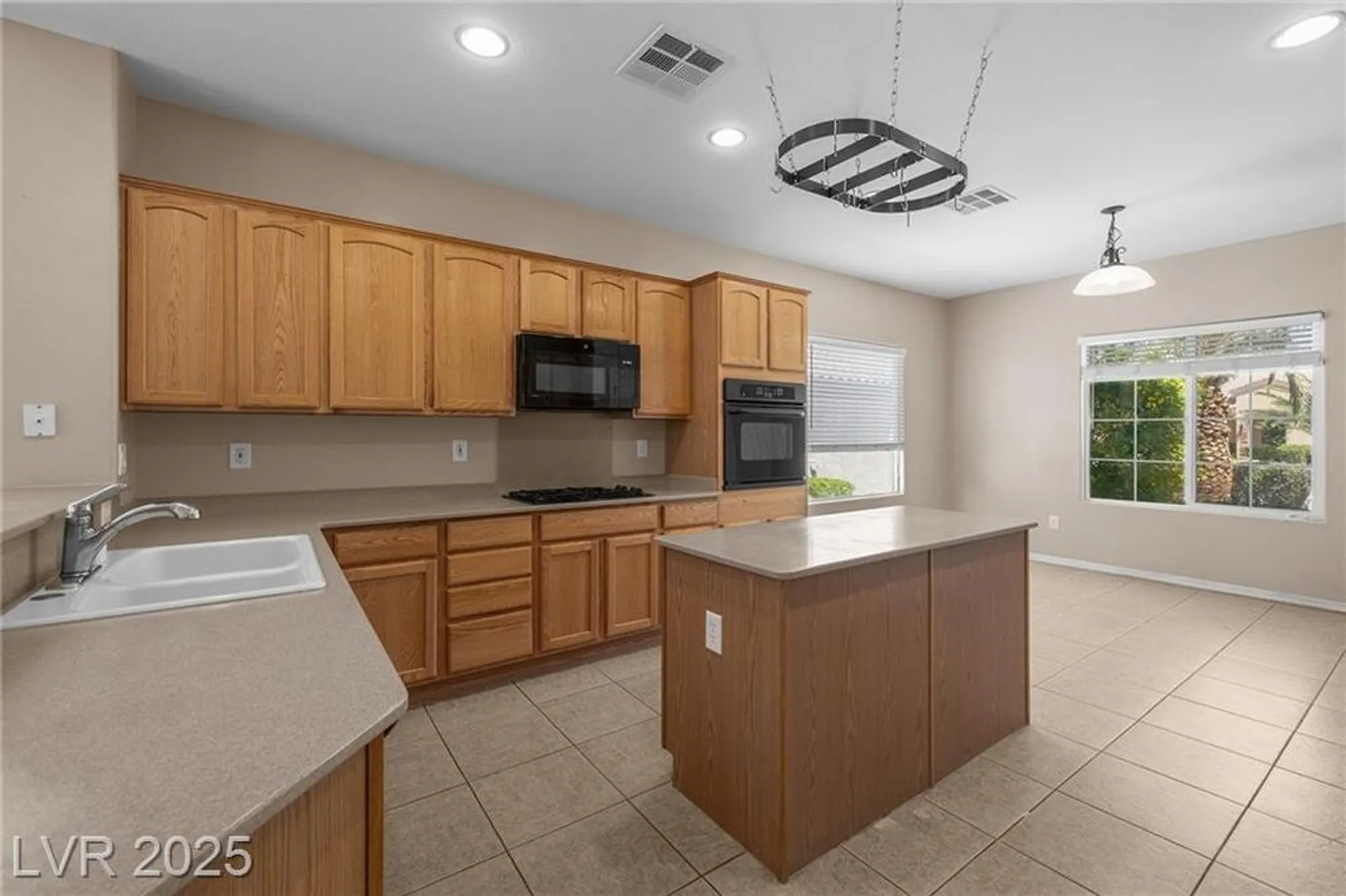 Property Slideshow image 11 of 37 | 2131 waterton rivers dr, Henderson, NV, 89044