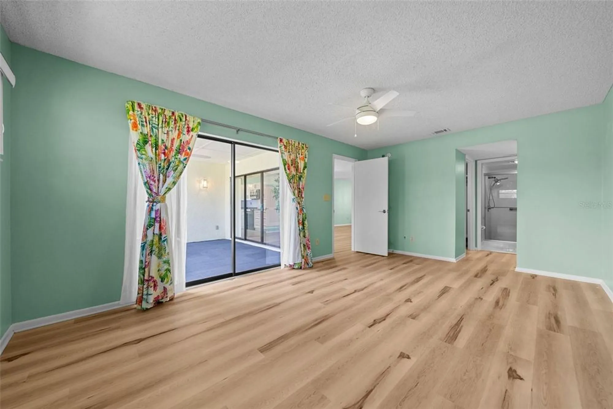 Property Slideshow image 22 of 50 | 6061 fairway ln 1411, Bradenton, FL, 34210